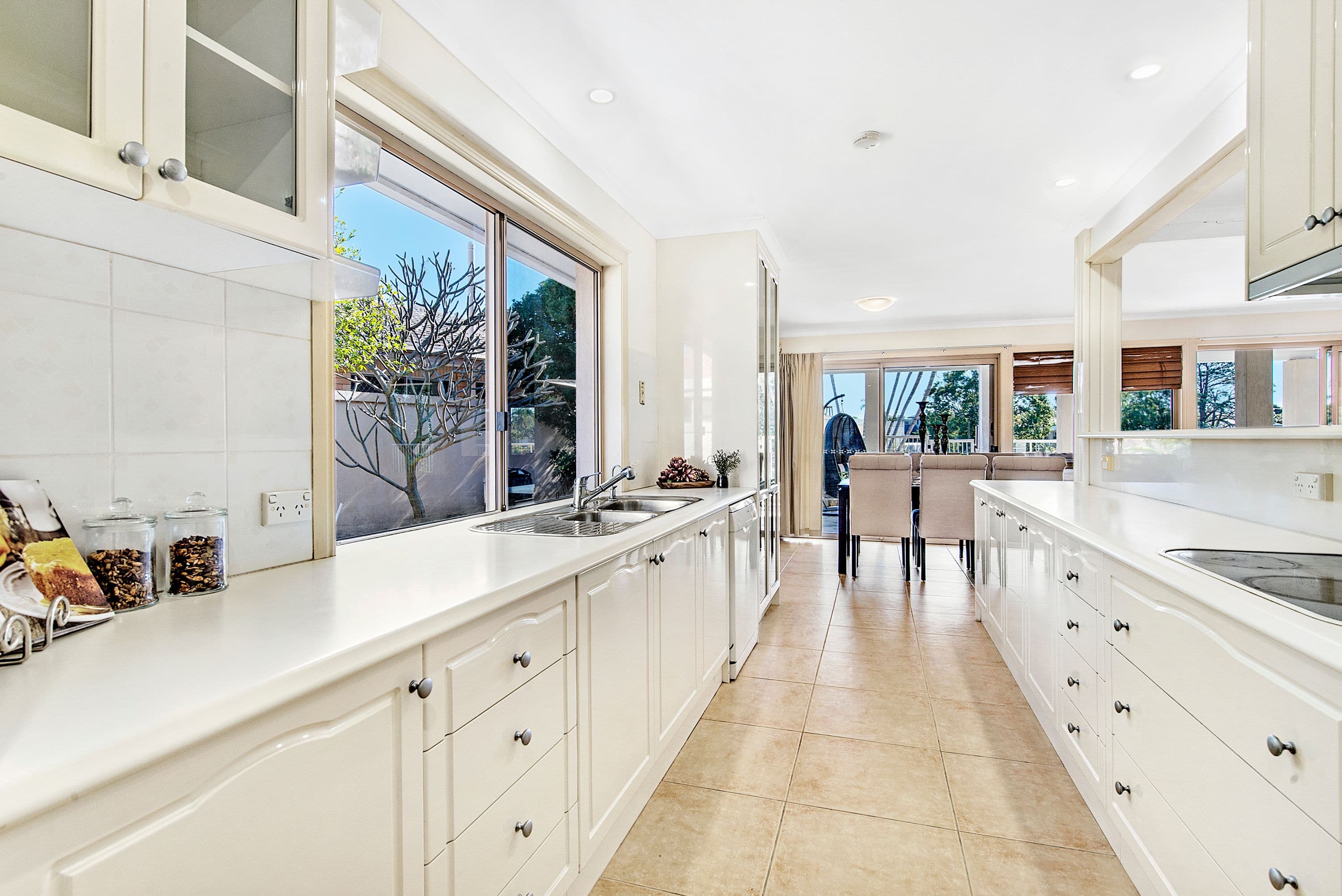 13 Tosti Street, Sorrento QLD 4217, Sorrento - Thumbnail 3