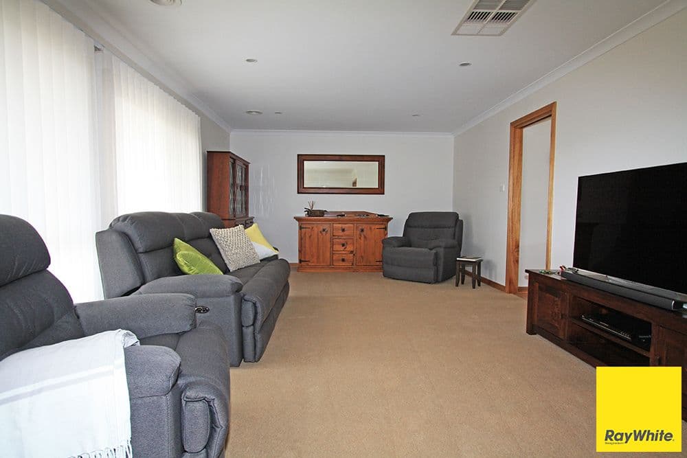 15 Larmer Street, Bungendore - Thumbnail 3