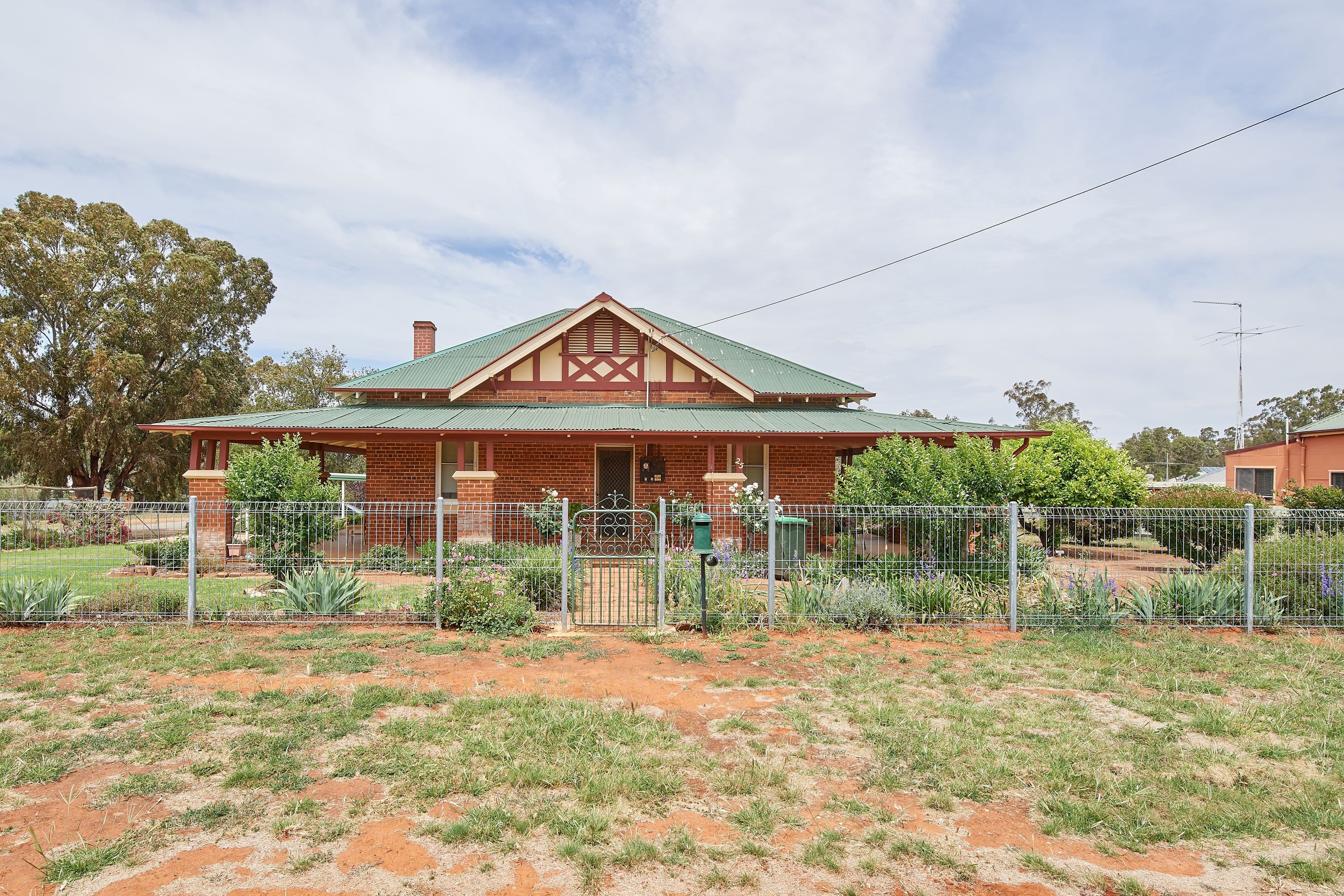 25 Cave Street, Ganmain NSW 2702, Ganmain - Image 1