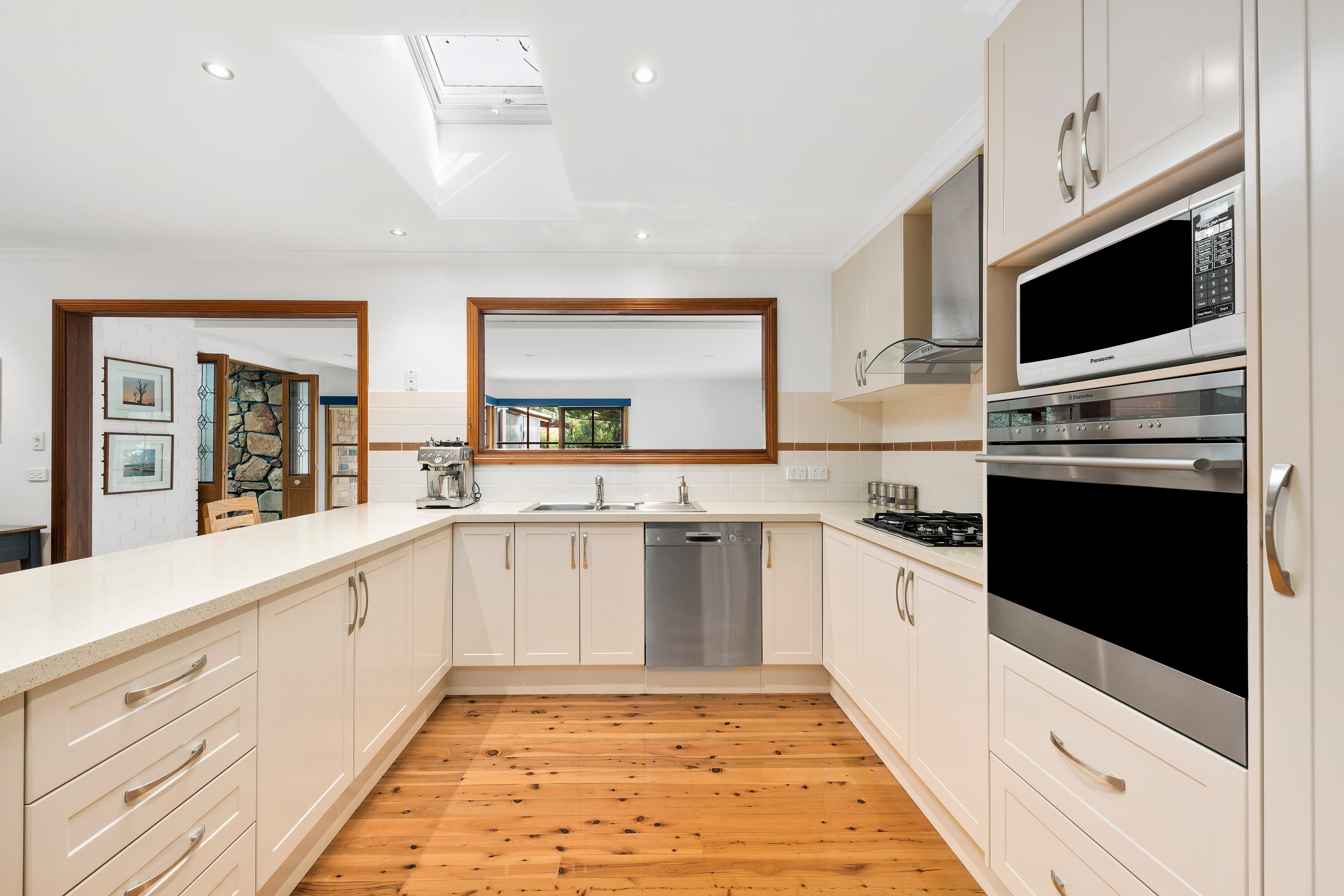 13 Clondara Drive, Rowville VIC 3178, Rowville - Thumbnail 2
