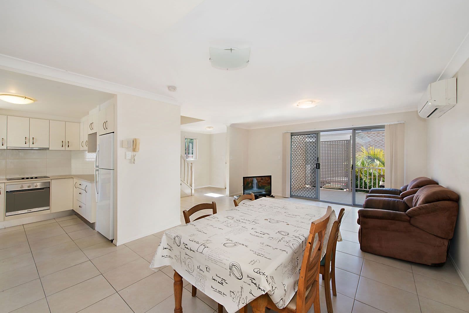 61 Waverley Street, Annerley QLD 4103, Annerley - Thumbnail 2