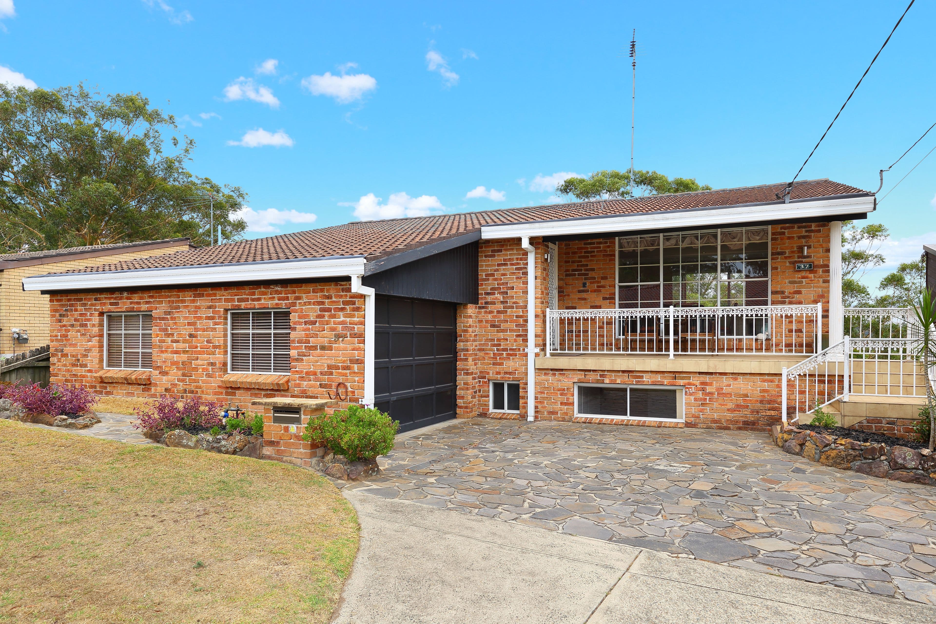 37 Allwood Crescent, Lugarno - Image 1