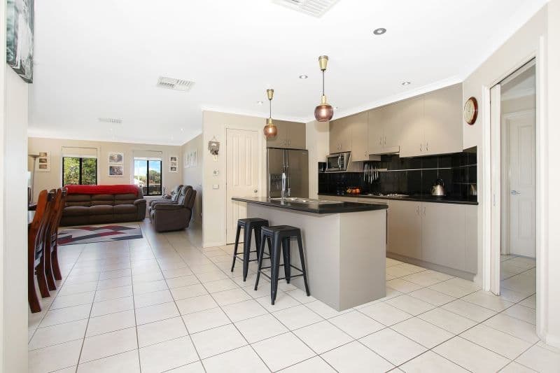 16 Almurta Court, Springdale Heights - Thumbnail 3