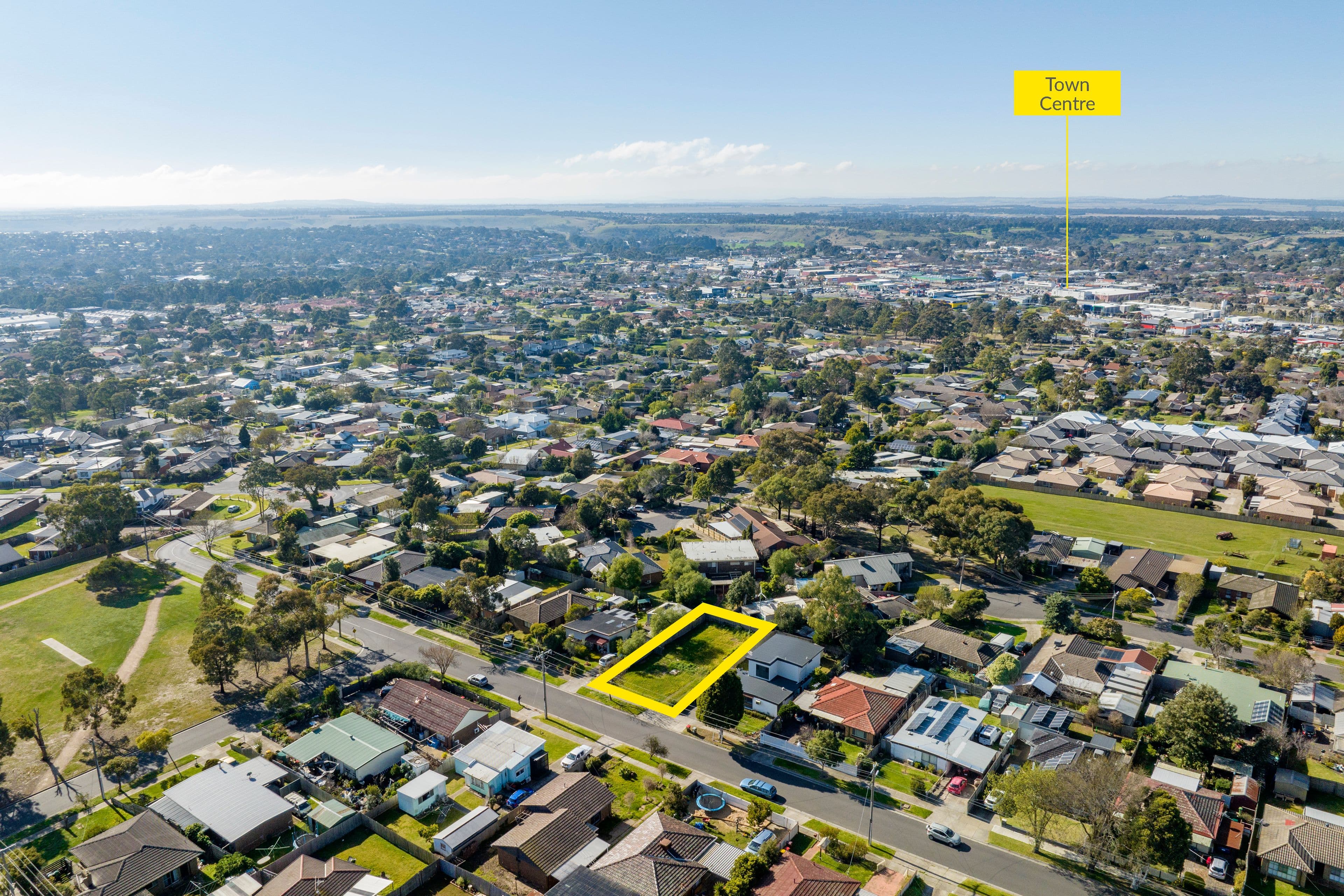 17 Lawson Street, Sunbury VIC 3429, Sunbury - Thumbnail 3