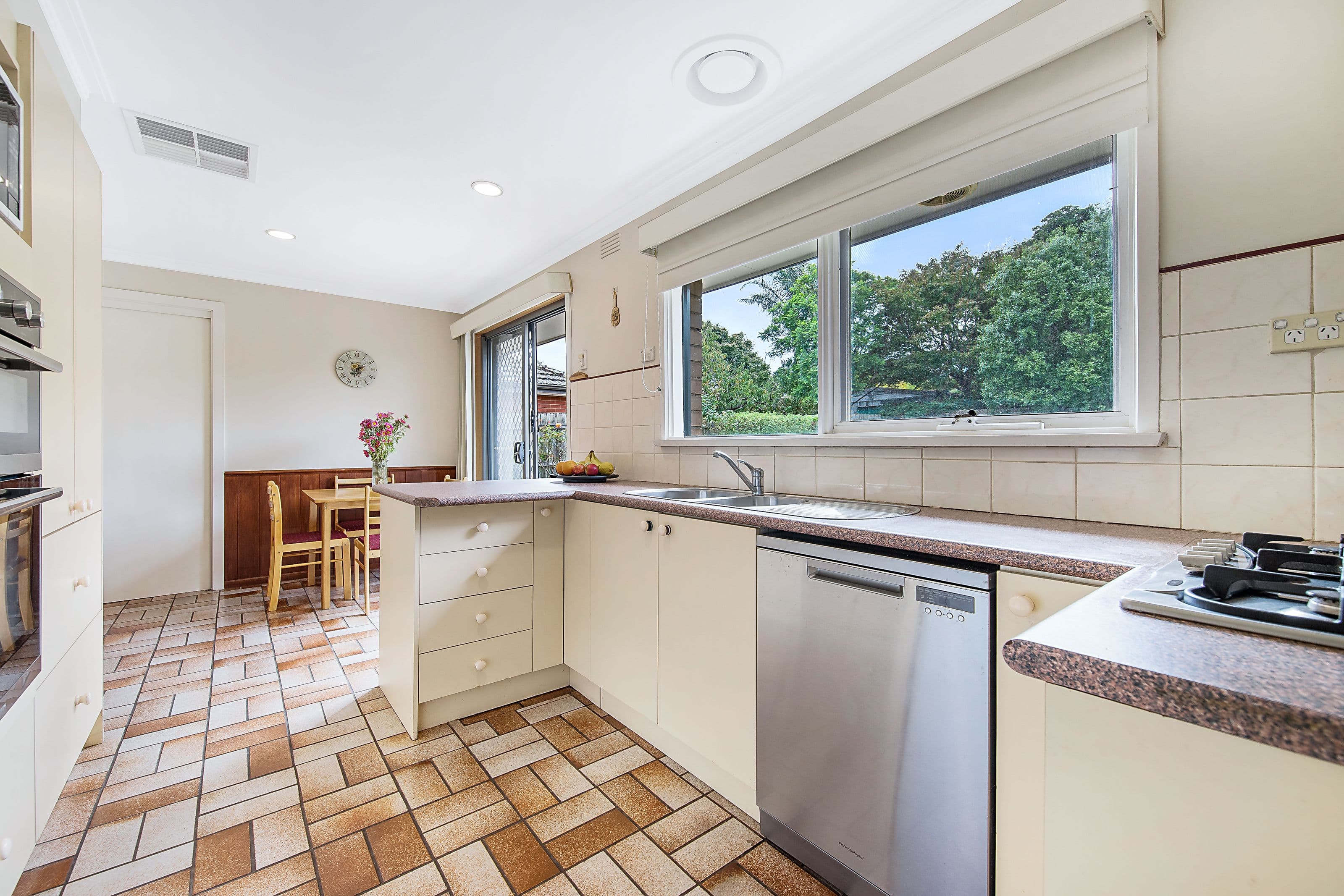 15 Mackellar Avenue, Wheelers Hill VIC 3150, Wheelers Hill - Thumbnail 3
