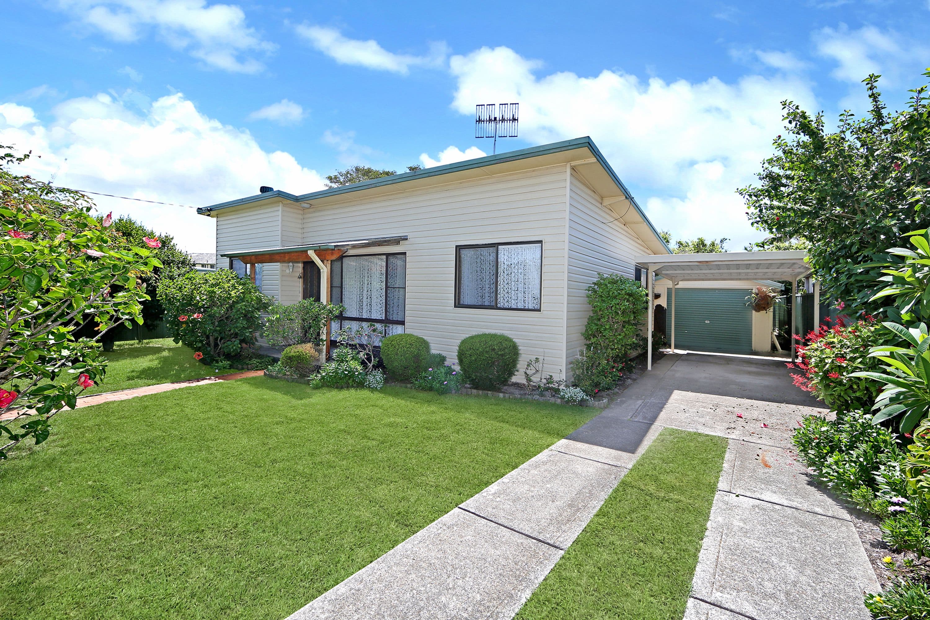 8 Moss Avenue, Toukley NSW 2263, Toukley - Image 1