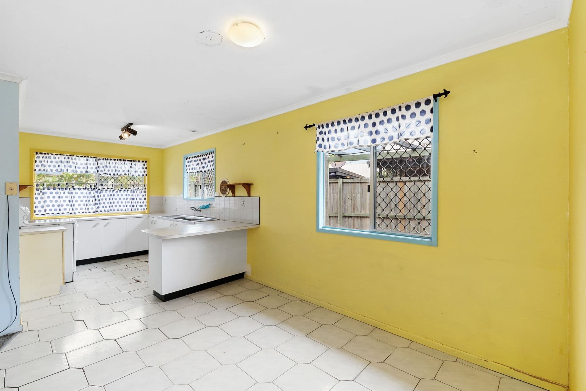 5 Hughes Street, Deception Bay QLD 4508, Deception Bay - Thumbnail 2