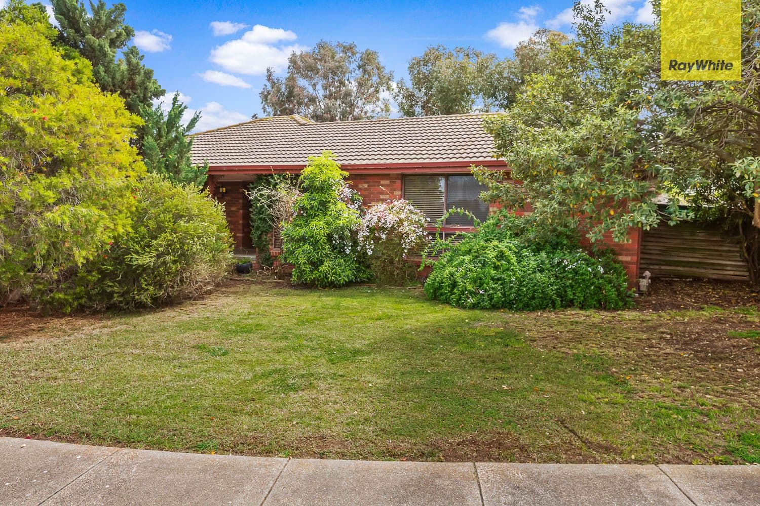 18 Dunvegan Drive, Kurunjang VIC 3337, Kurunjang - Thumbnail 2