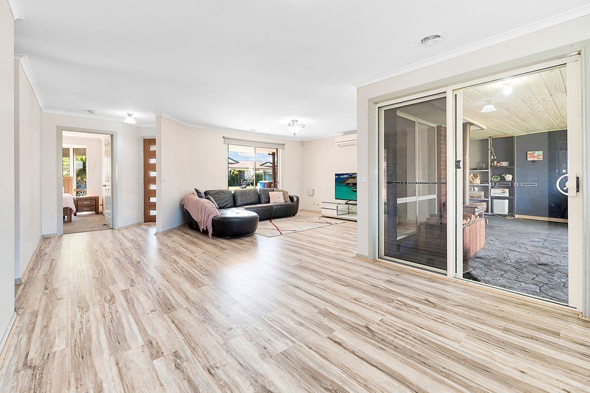 6 Pirita Place, Cranbourne West VIC 3977, Cranbourne West - Thumbnail 2