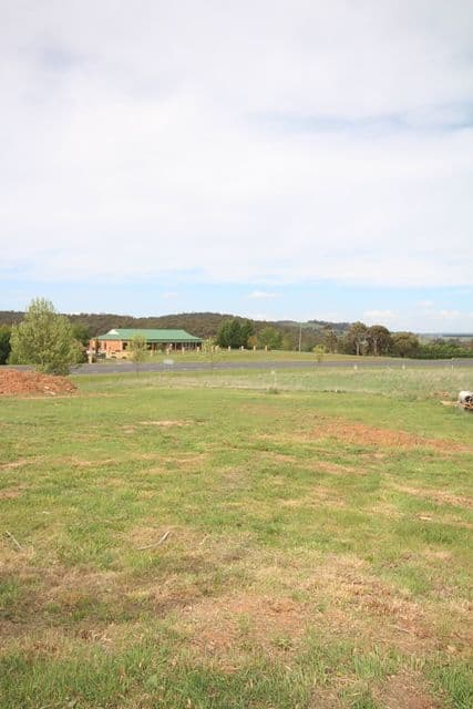 2 Blenheim Avenue, Oberon NSW 2787, Oberon - Thumbnail 2