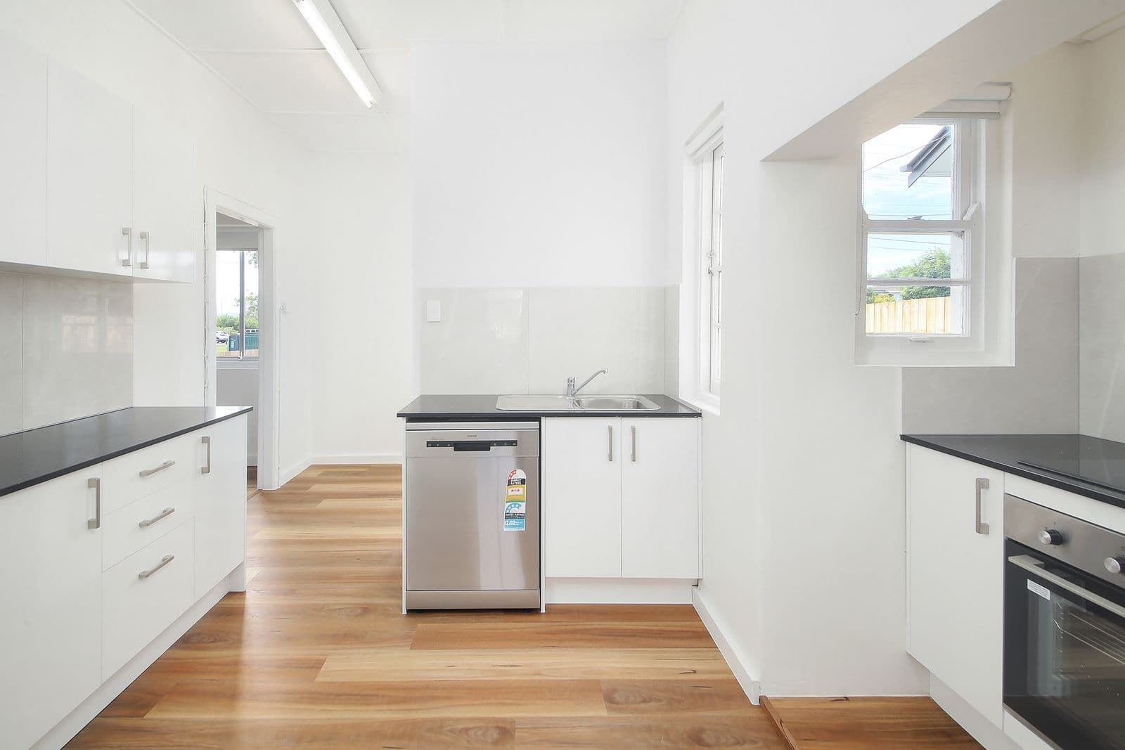 1 Santley Street, Mount Gravatt QLD 4122, Mount Gravatt - Image 1
