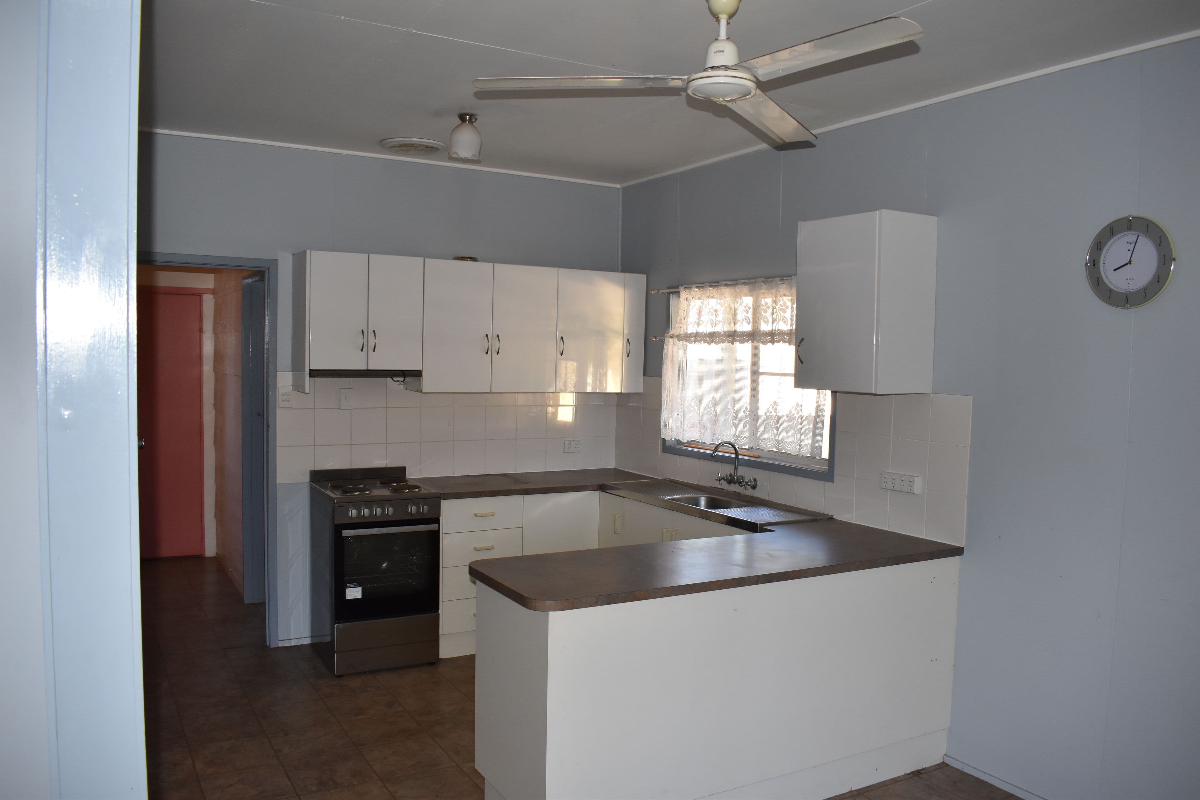 48 Gray Street, Emerald QLD 4720, Emerald - Thumbnail 2