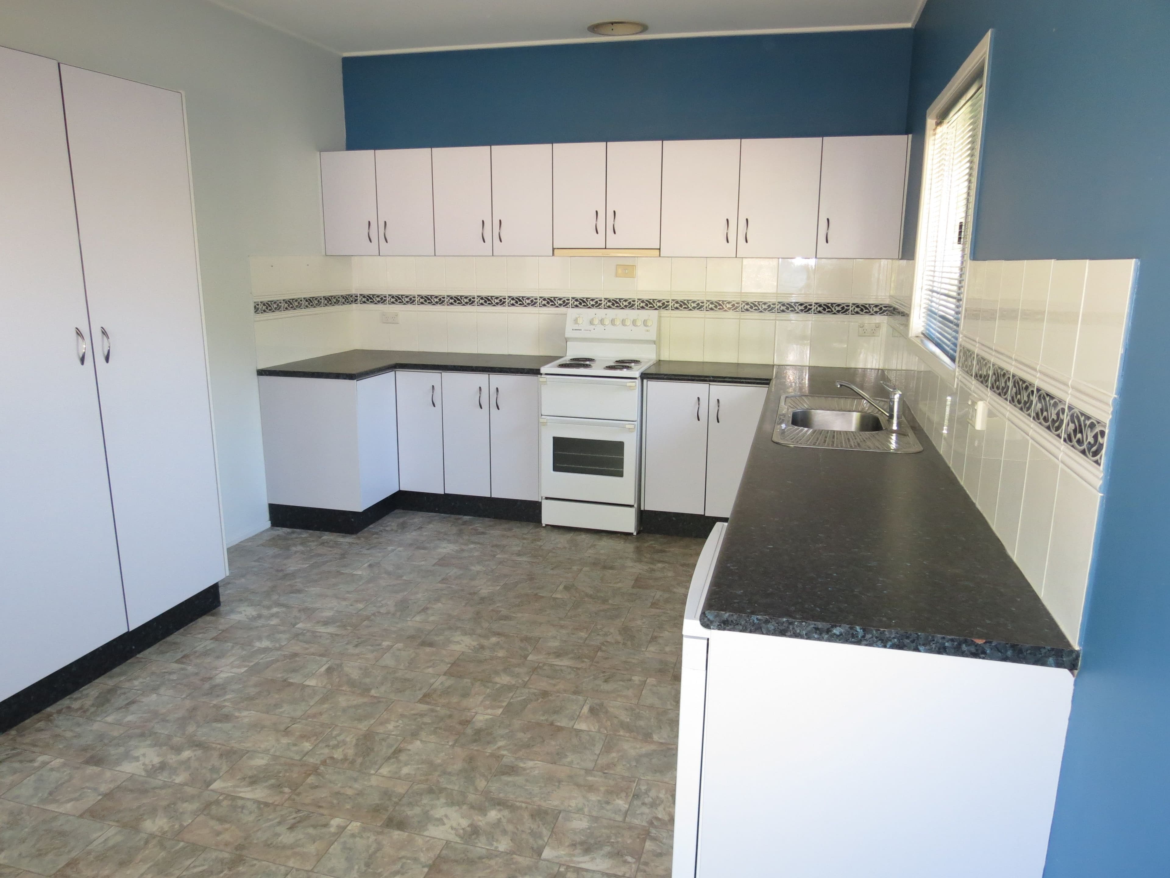 2 Brahman Place, Emerald QLD 4720, Emerald - Thumbnail 3