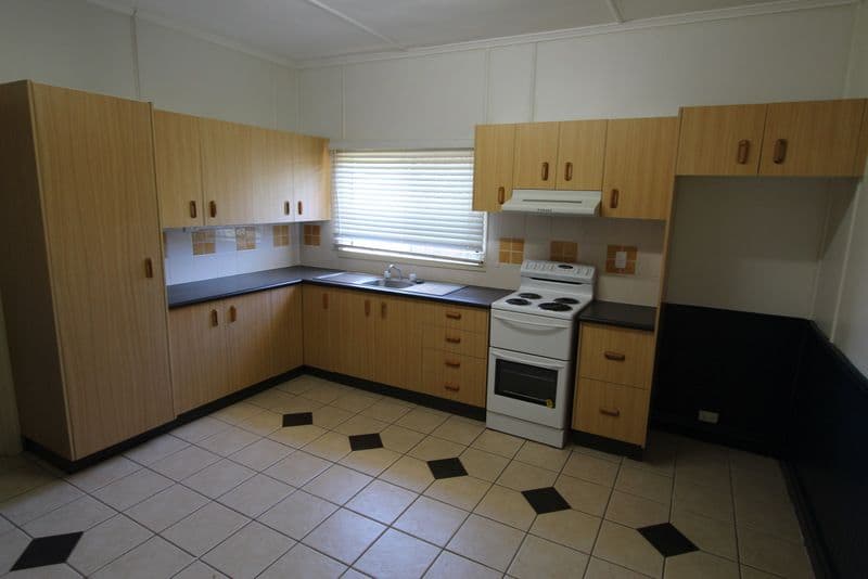 11 Chester Street, Charleville QLD 4470, Charleville - Thumbnail 3