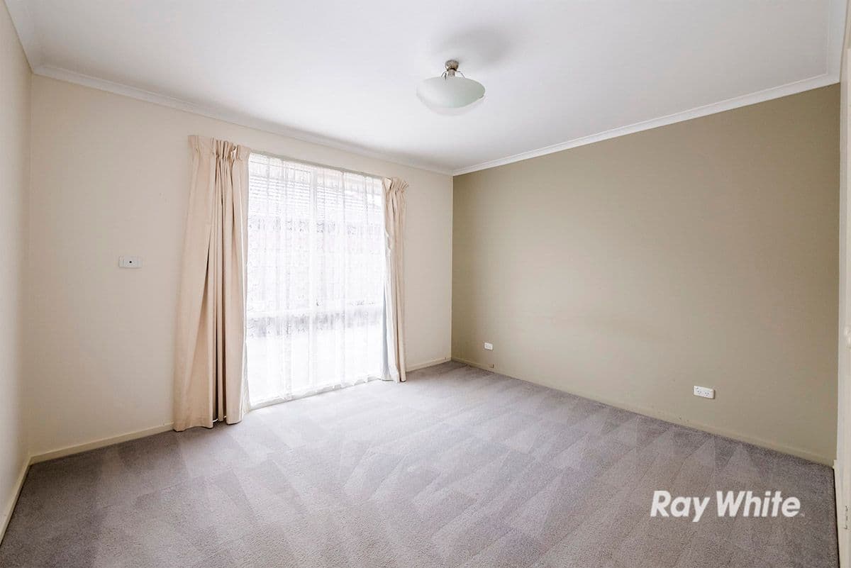 12 Hoop Pine Court, Cranbourne North VIC 3977, Cranbourne North - Thumbnail 3
