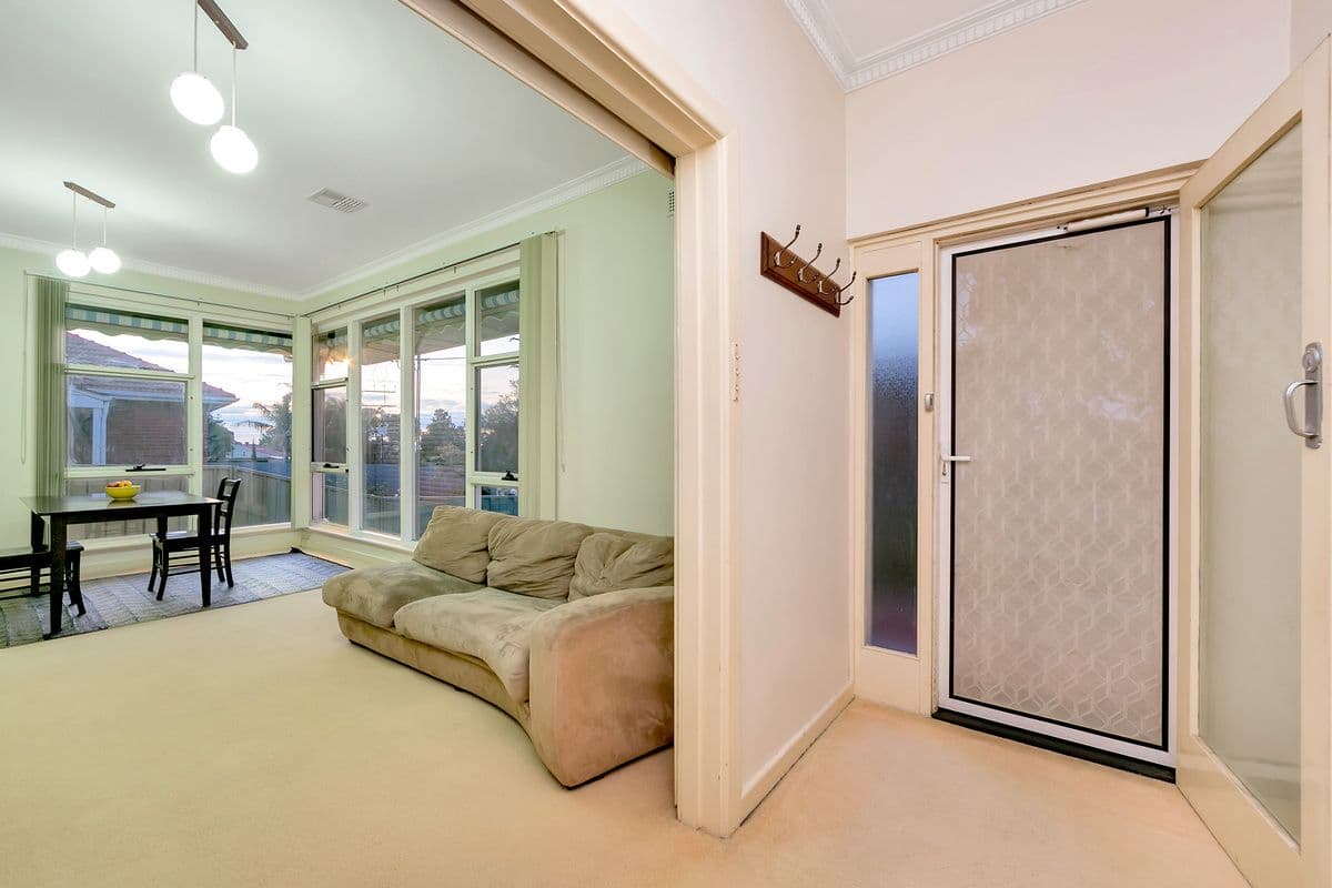 38 Clearview Crescent, Clearview SA 5085, Clearview - Thumbnail 3