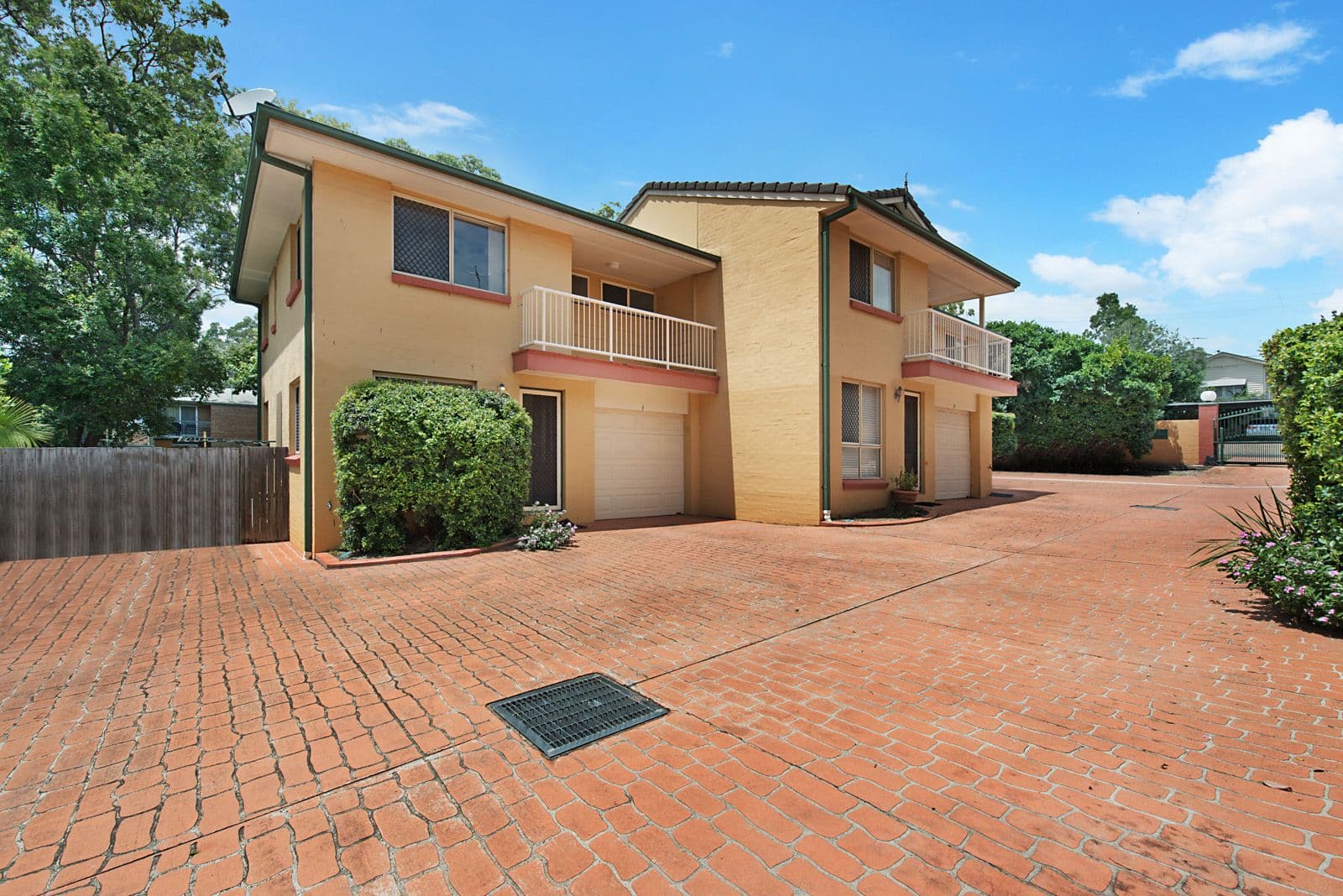 32 Iris Street, Holland Park West QLD 4121, Holland Park West - Thumbnail 2
