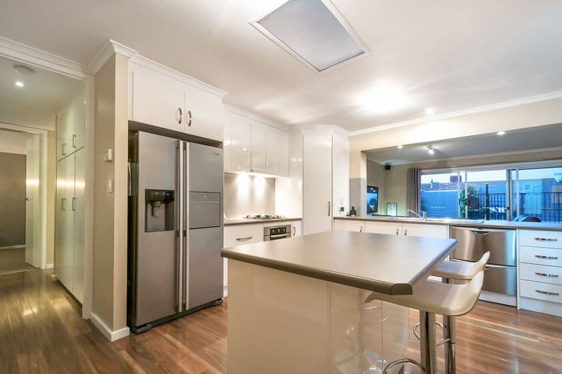 8 Thomson Avenue, Gulfview Heights SA 5096, Gulfview Heights - Thumbnail 2
