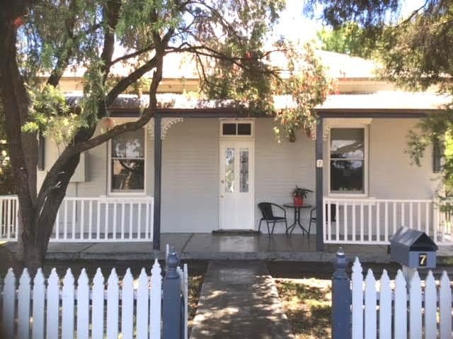 7 Parker Street, Cootamundra - Image 1