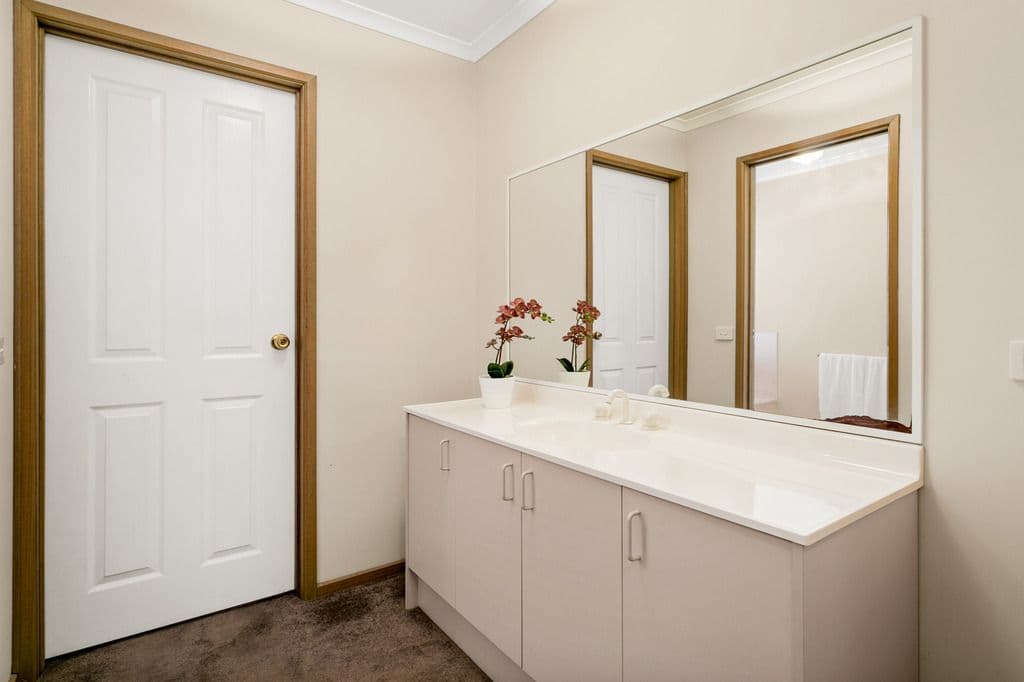5 Highland Drive, Pakenham VIC 3810, Pakenham - Thumbnail 8