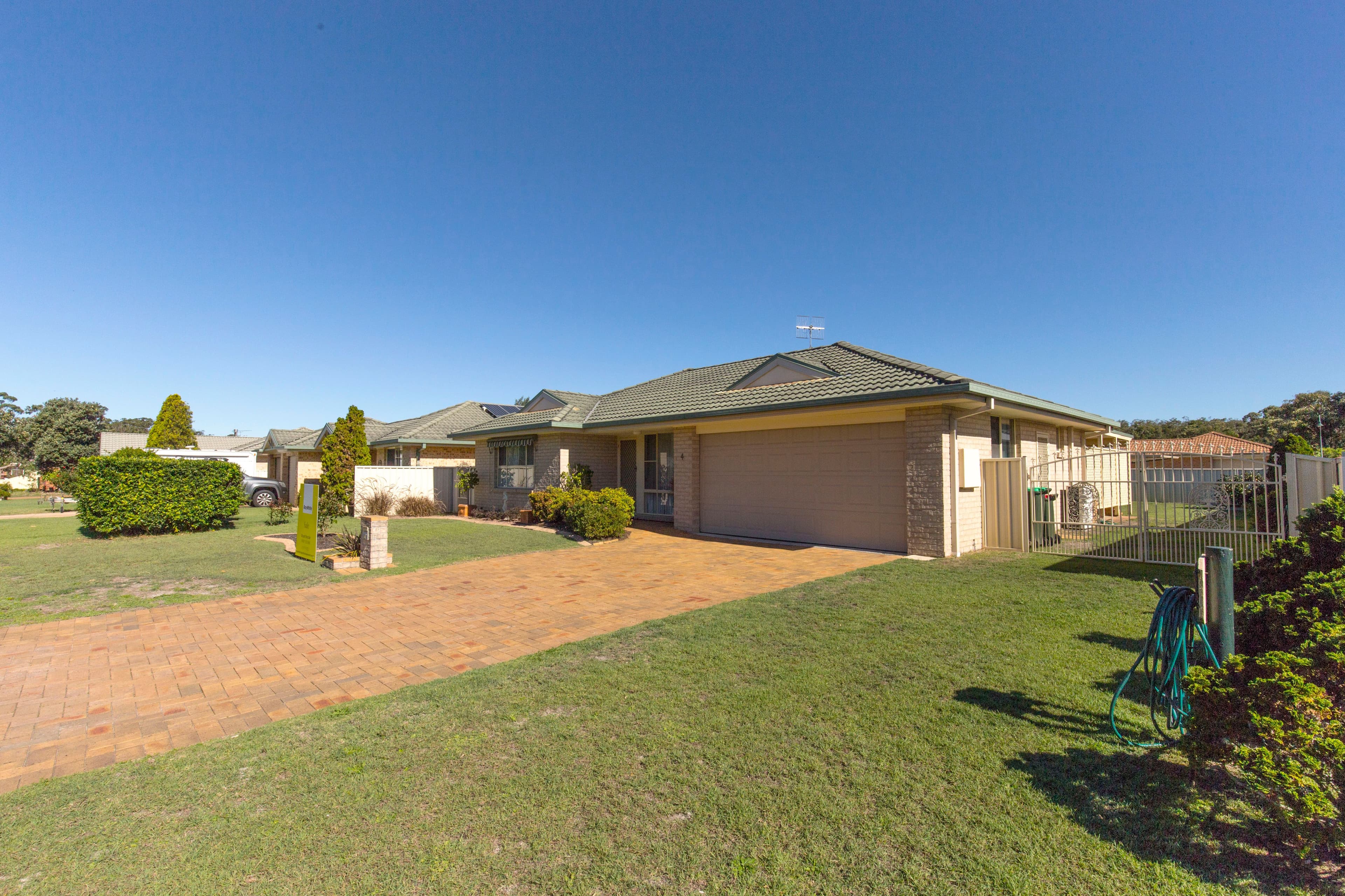 4 Holbert Close, Tea Gardens - Thumbnail 2