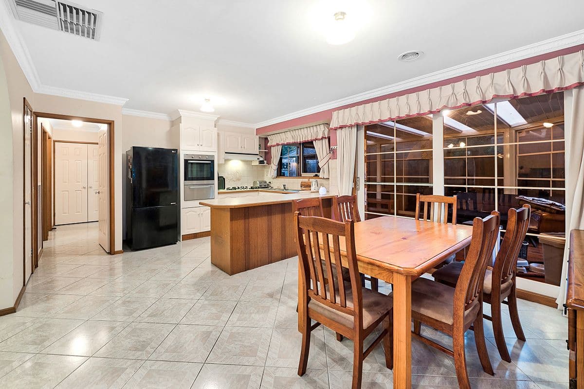 6 Yaltara Close, Cranbourne West VIC 3977, Cranbourne West - Thumbnail 3