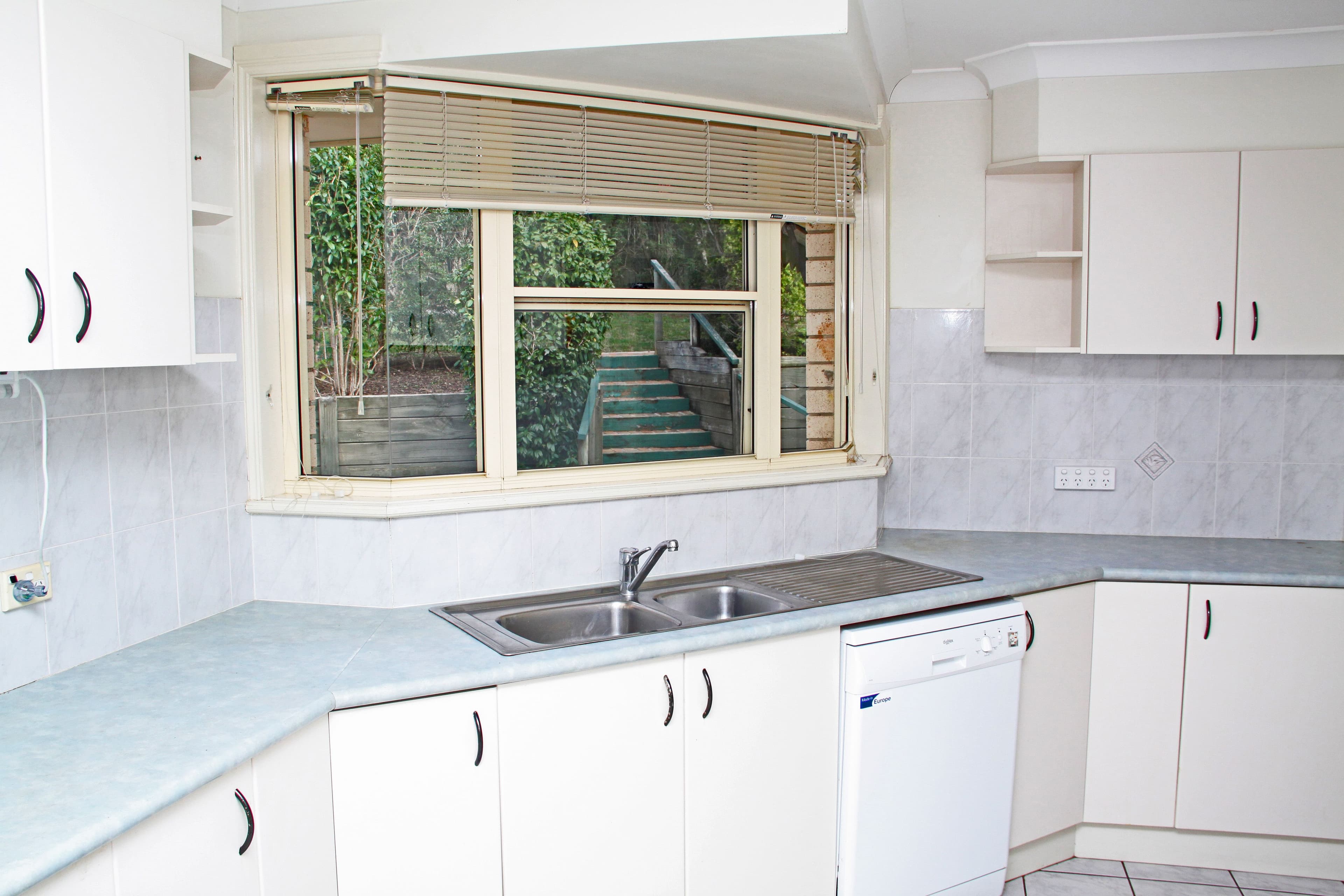 10 Ellerslie Crescent, Lakewood - Thumbnail 8