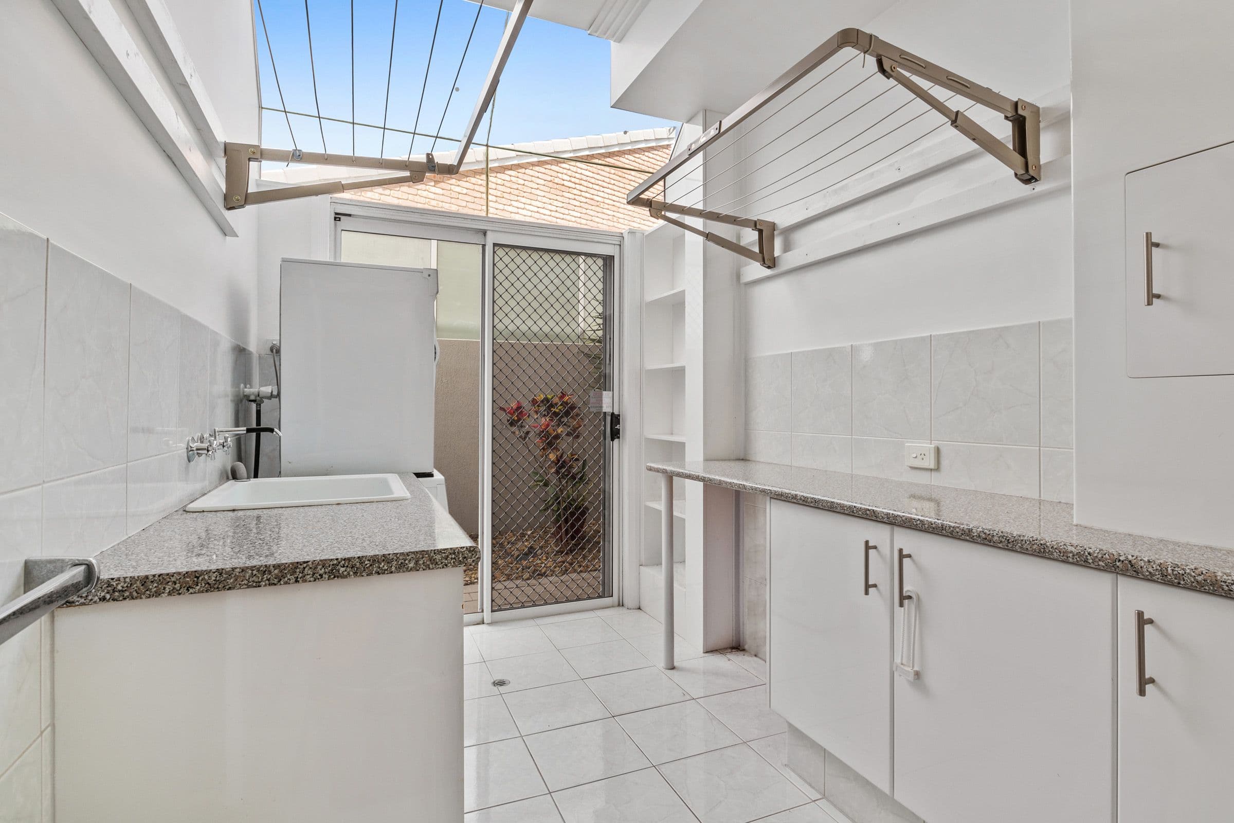 4 Sundance Way, Runaway Bay QLD 4216, Runaway Bay - Thumbnail 8