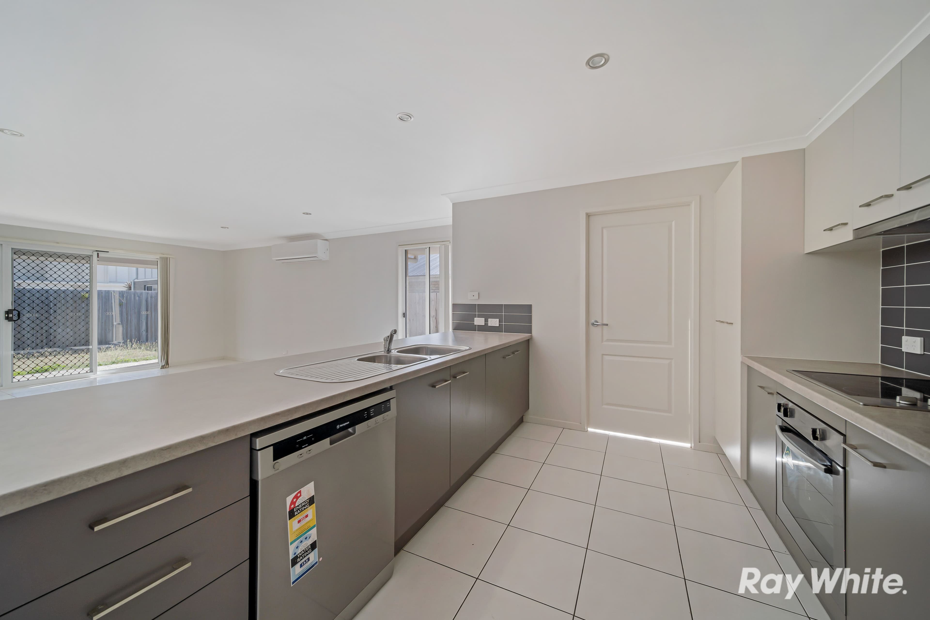 12 Oasis Court, Marsden QLD 4132, Marsden - Thumbnail 3