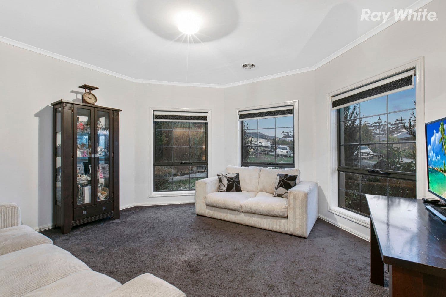 54 Arthur Phillip Drive, Pakenham VIC 3810, Pakenham - Thumbnail 3