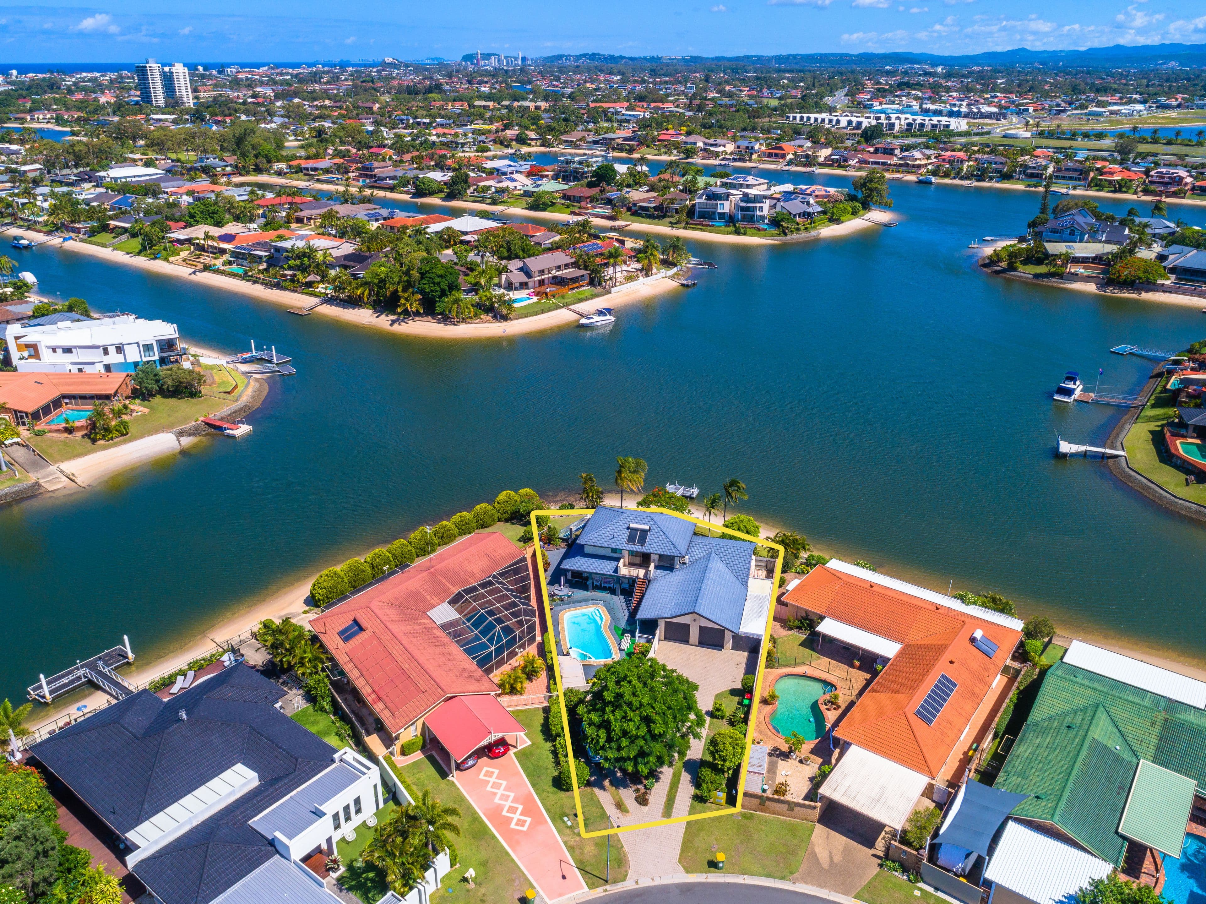 14 Wyuna Street, Broadbeach Waters QLD 4218, Broadbeach Waters - Thumbnail 2