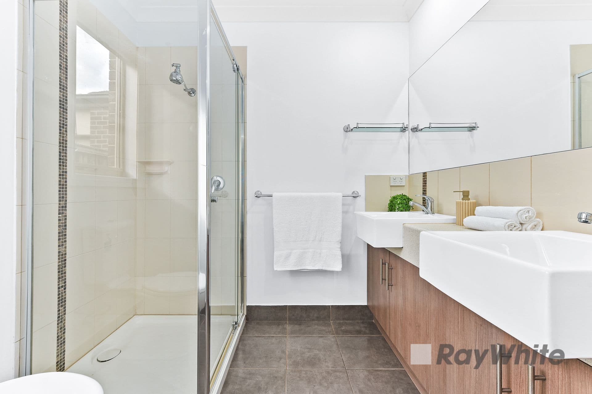 18 Blackledge Drive, Cranbourne East VIC 3977, Cranbourne East - Thumbnail 7