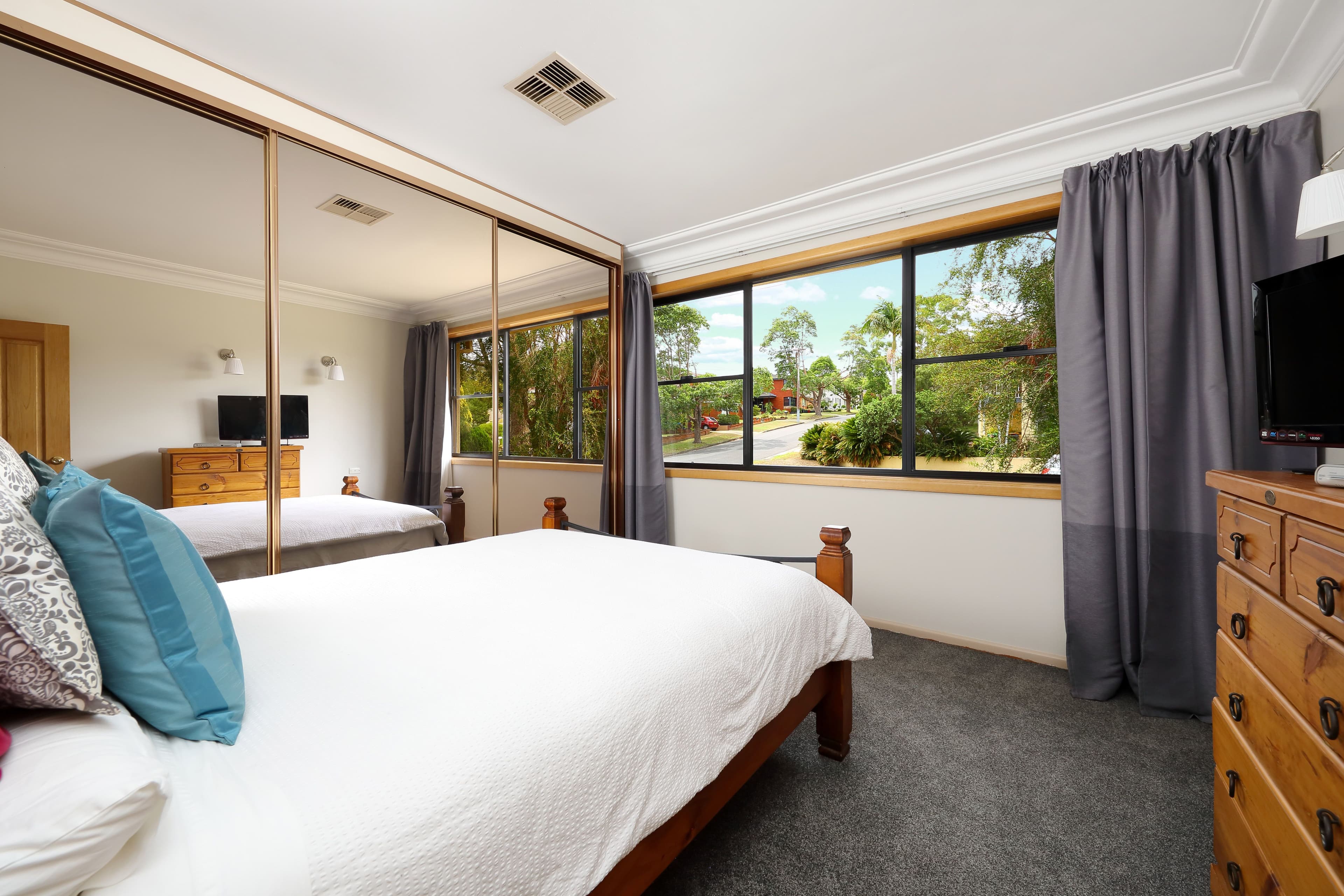 16 Jindabyne Crescent, Peakhurst Heights - Thumbnail 8