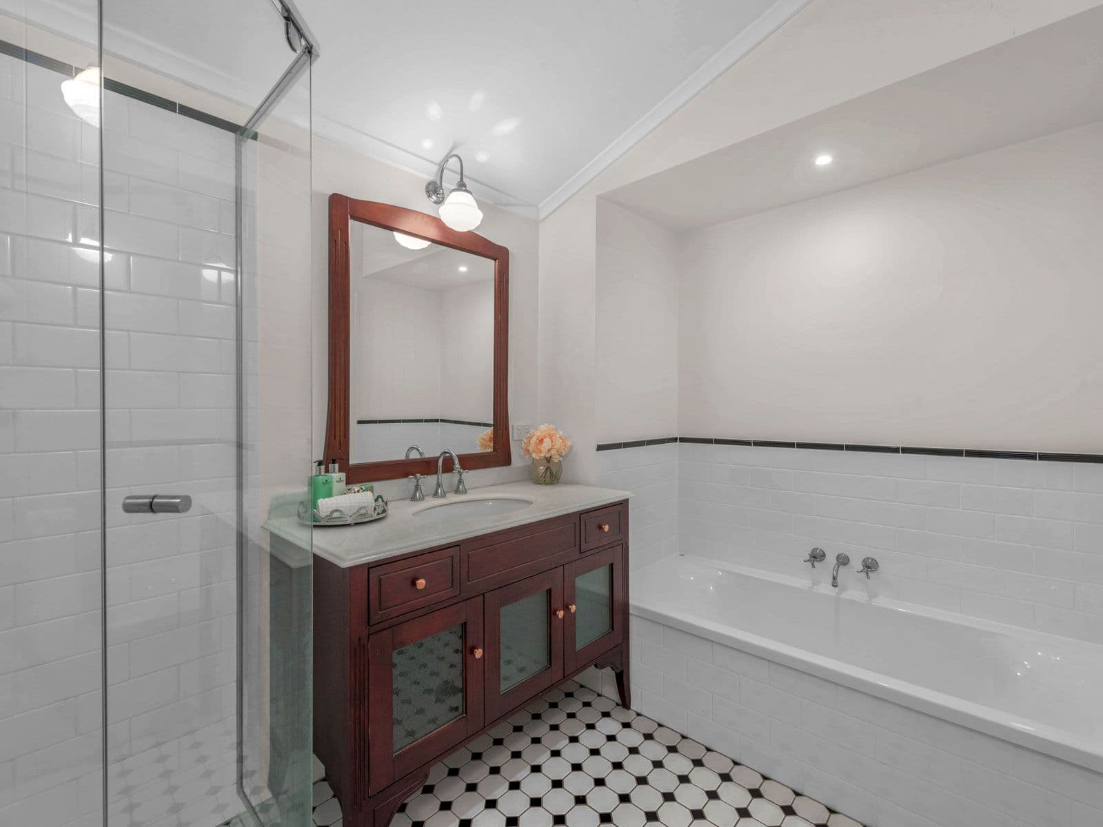 15 Darreen Street, Greenslopes QLD 4120, Greenslopes - Thumbnail 7