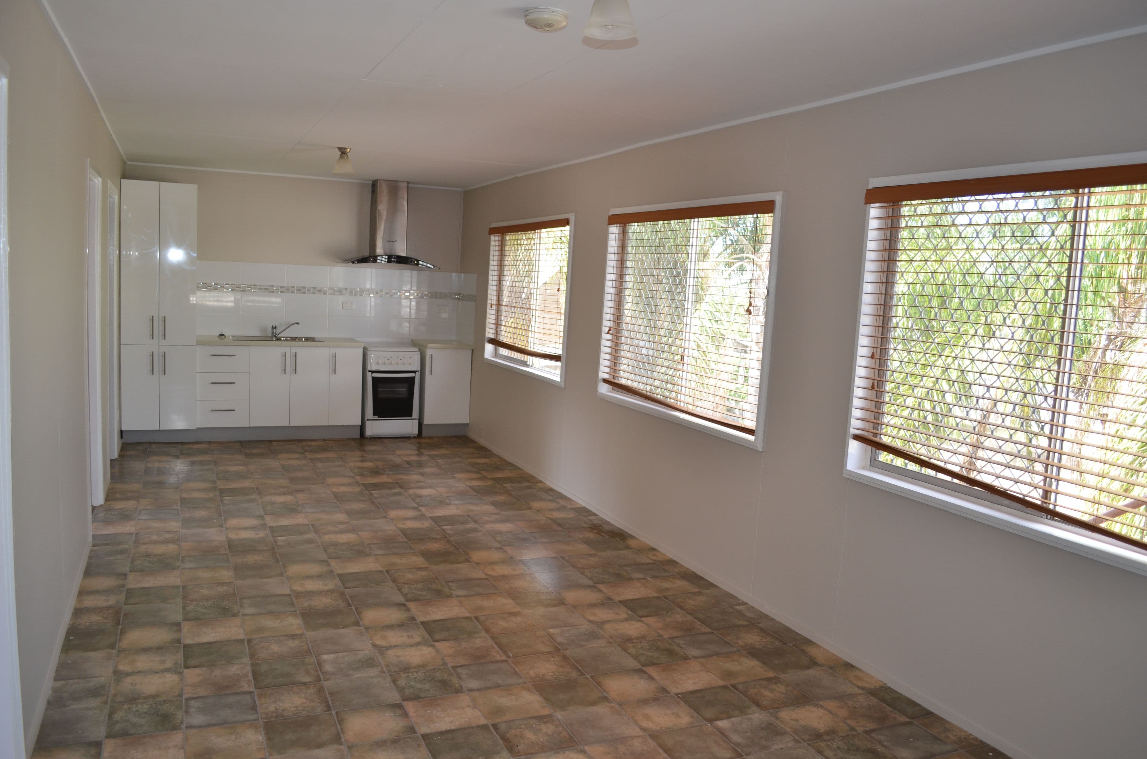 46 RUSSELL Street, GOONDIWINDI QLD 4390, Goondiwindi - Thumbnail 4