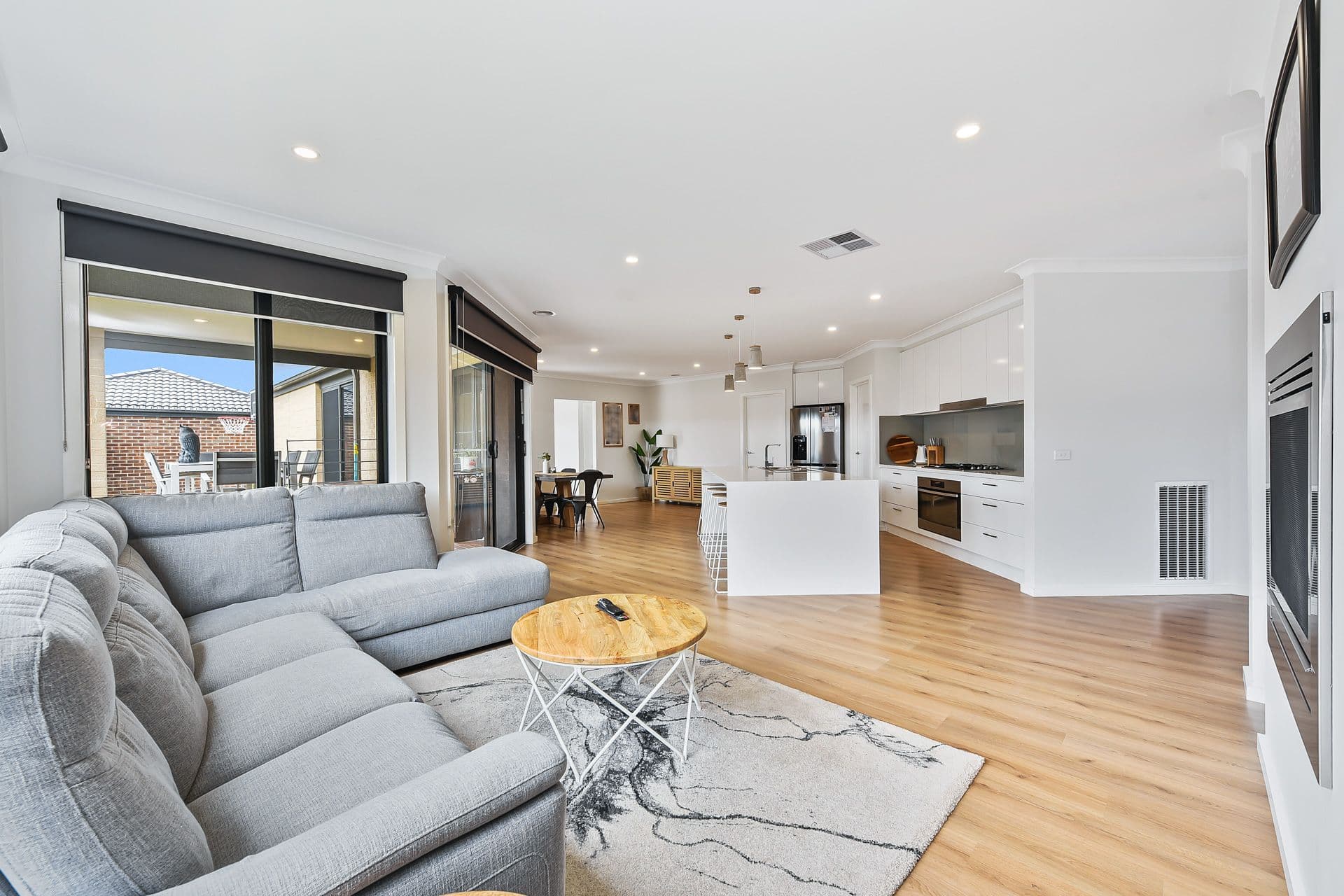 2 Dame Avenue, Clyde North VIC 3978, Clyde North - Thumbnail 5