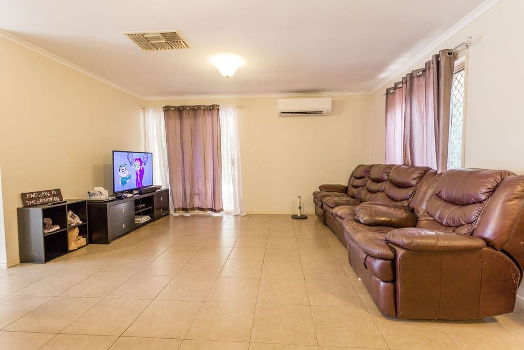 17 Dawn Crescent, Emerald QLD 4720, Emerald - Thumbnail 6