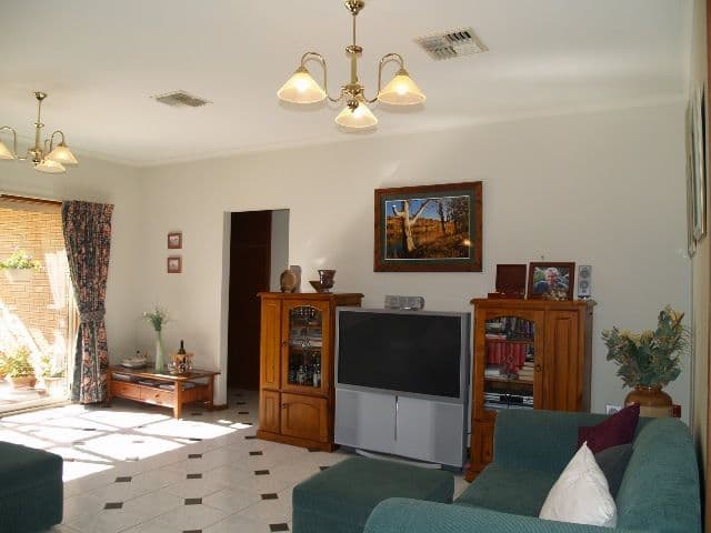 27 Marschall Street, Waikerie SA 5330, Waikerie - Thumbnail 2