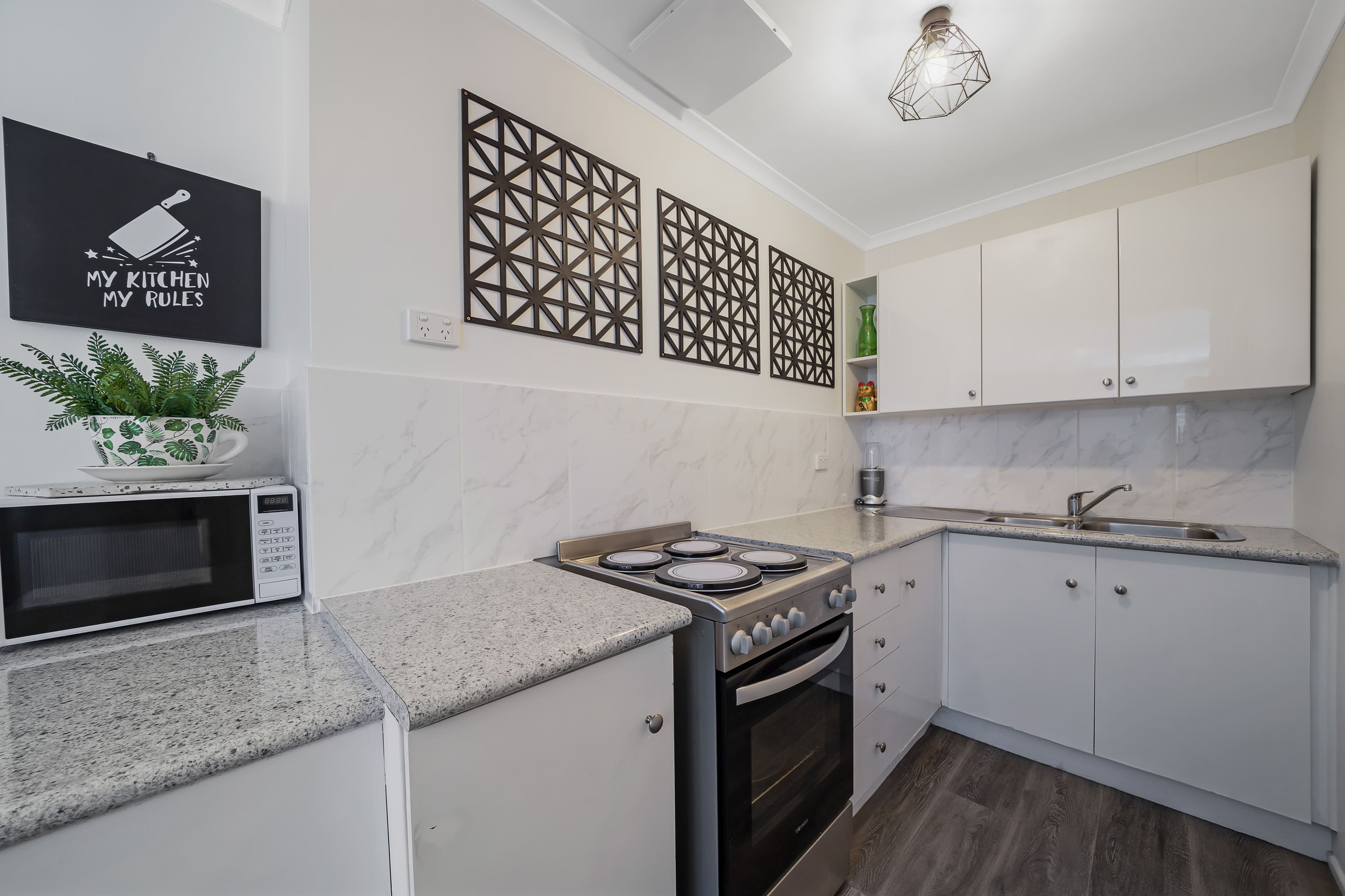 33 Clare Road, Kingston QLD 4114, Kingston - Thumbnail 2