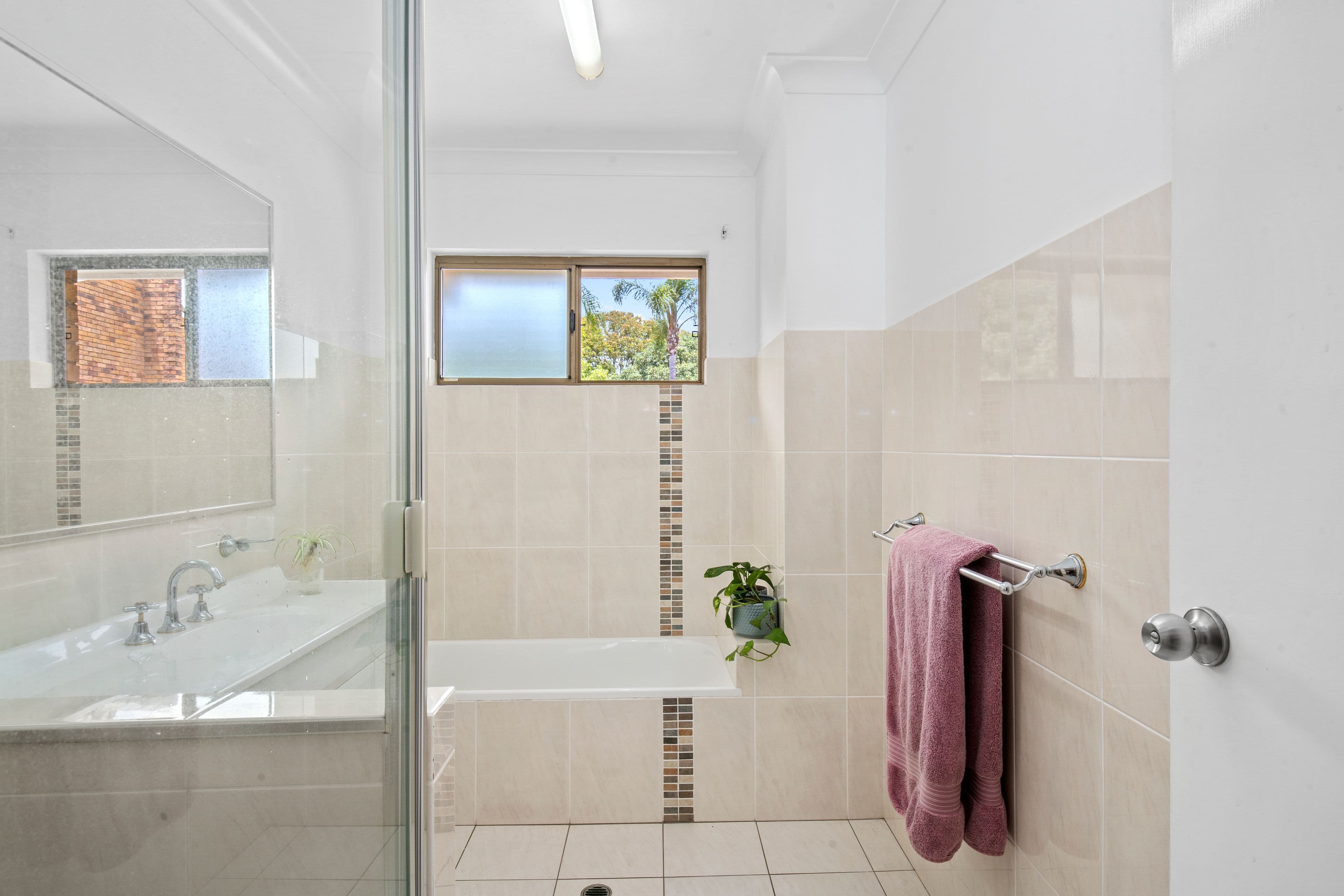 14 Dunlop Court, Mermaid Waters QLD 4218, Mermaid Waters - Thumbnail 8