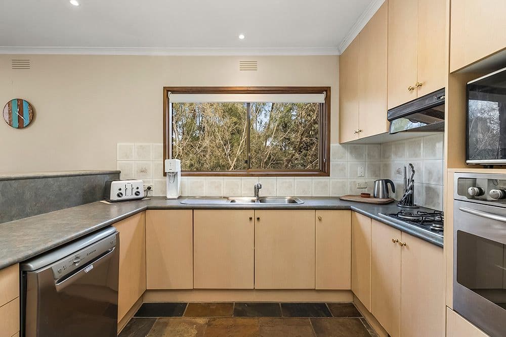 34 Oxford Street, Mount Waverley VIC 3149, Mount Waverley - Thumbnail 3