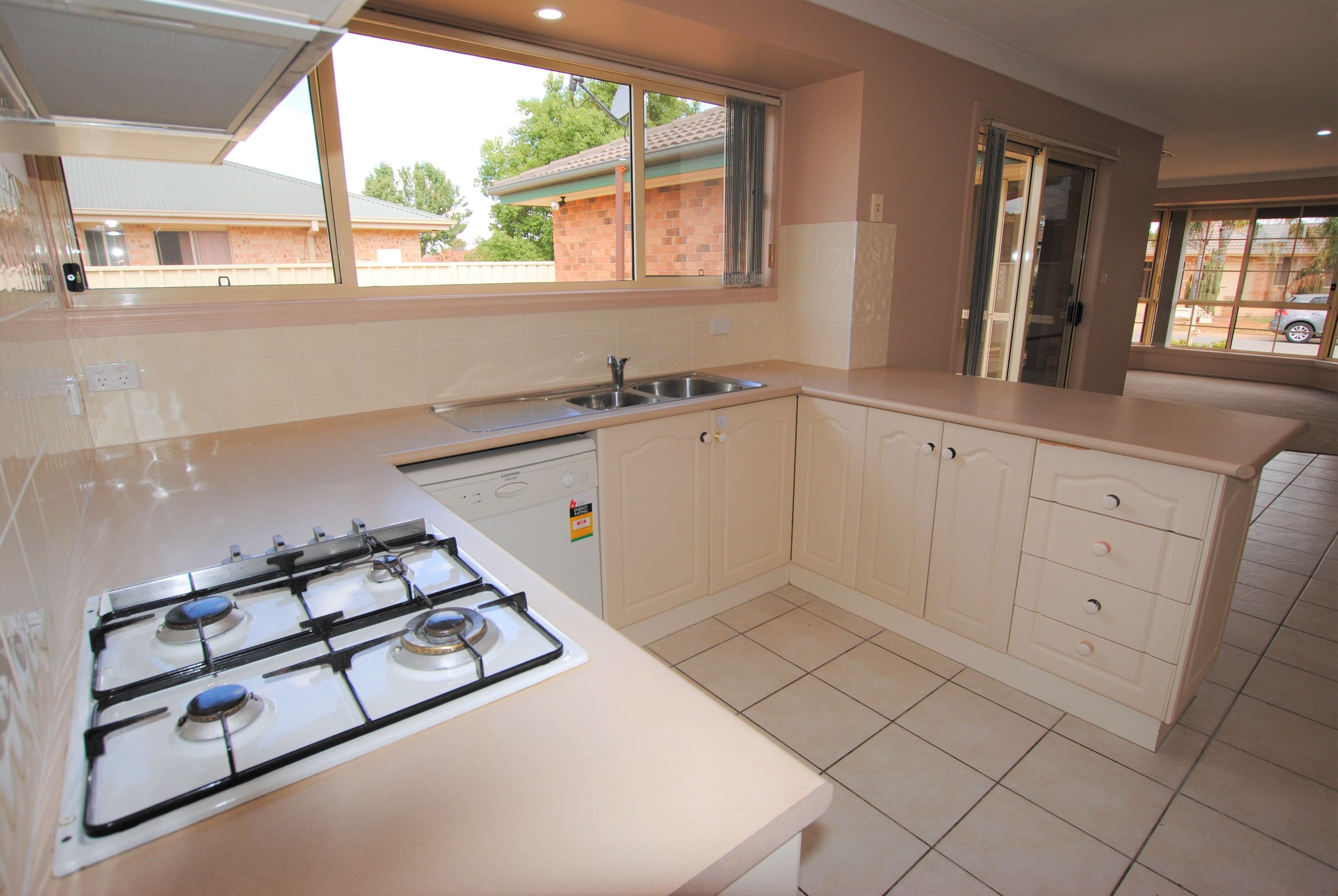 17 Mandalay Drive, Griffith - Thumbnail 7
