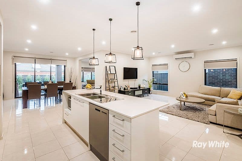 3 Aphrodite Way, Cranbourne West VIC 3977, Cranbourne West - Thumbnail 3