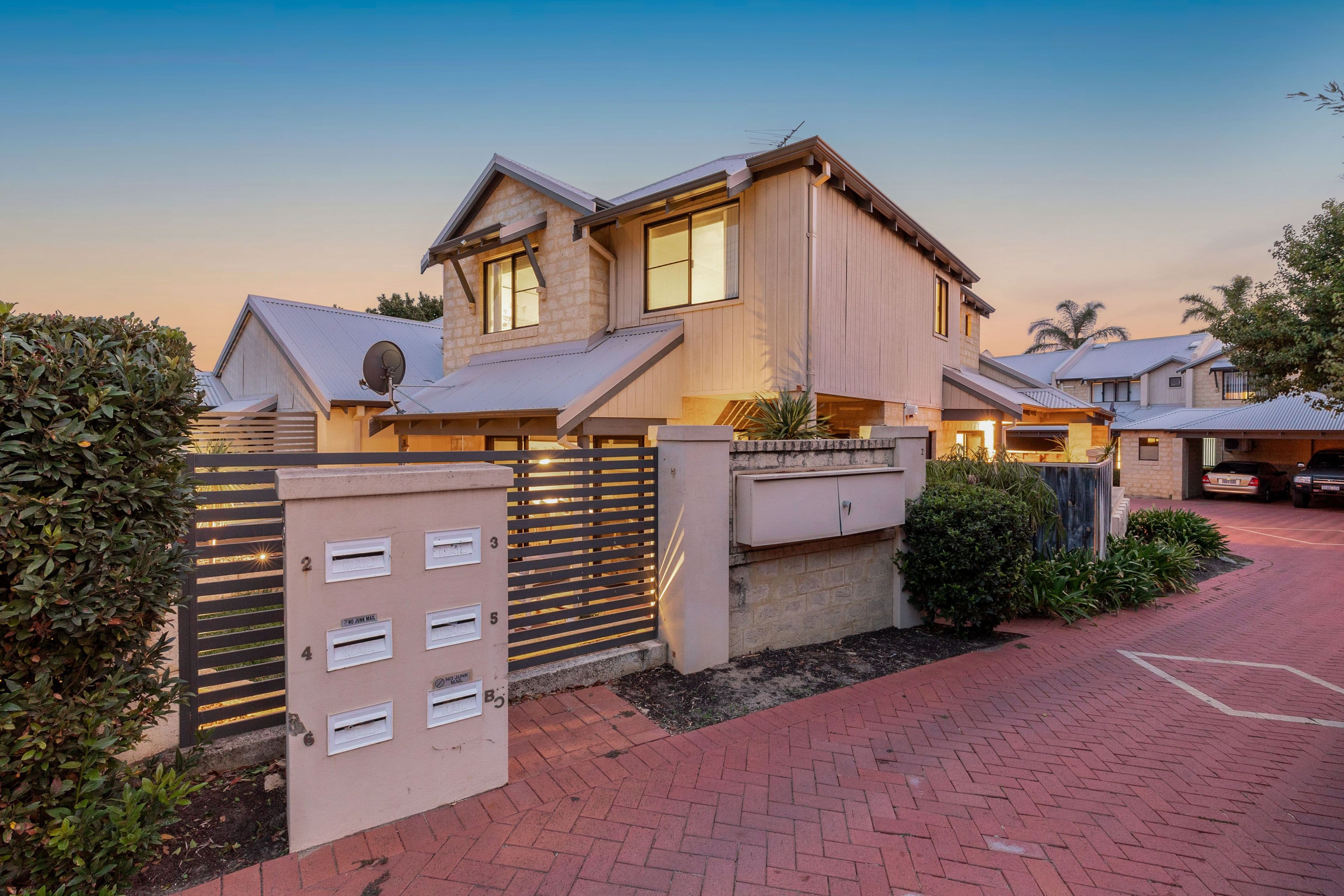 2/25 Sackville Terrace, Scarborough WA 6019, Scarborough - Thumbnail 3
