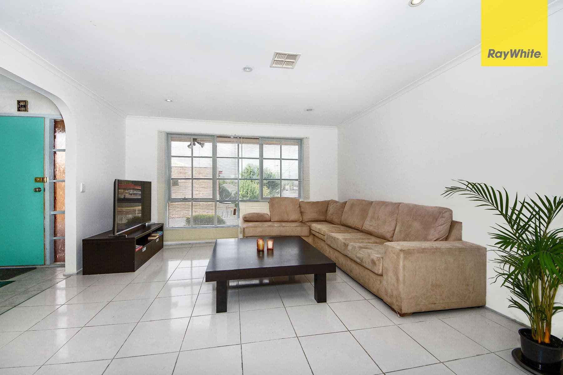 8 Knights Way, Kings Park VIC 3021, Kings Park - Thumbnail 2