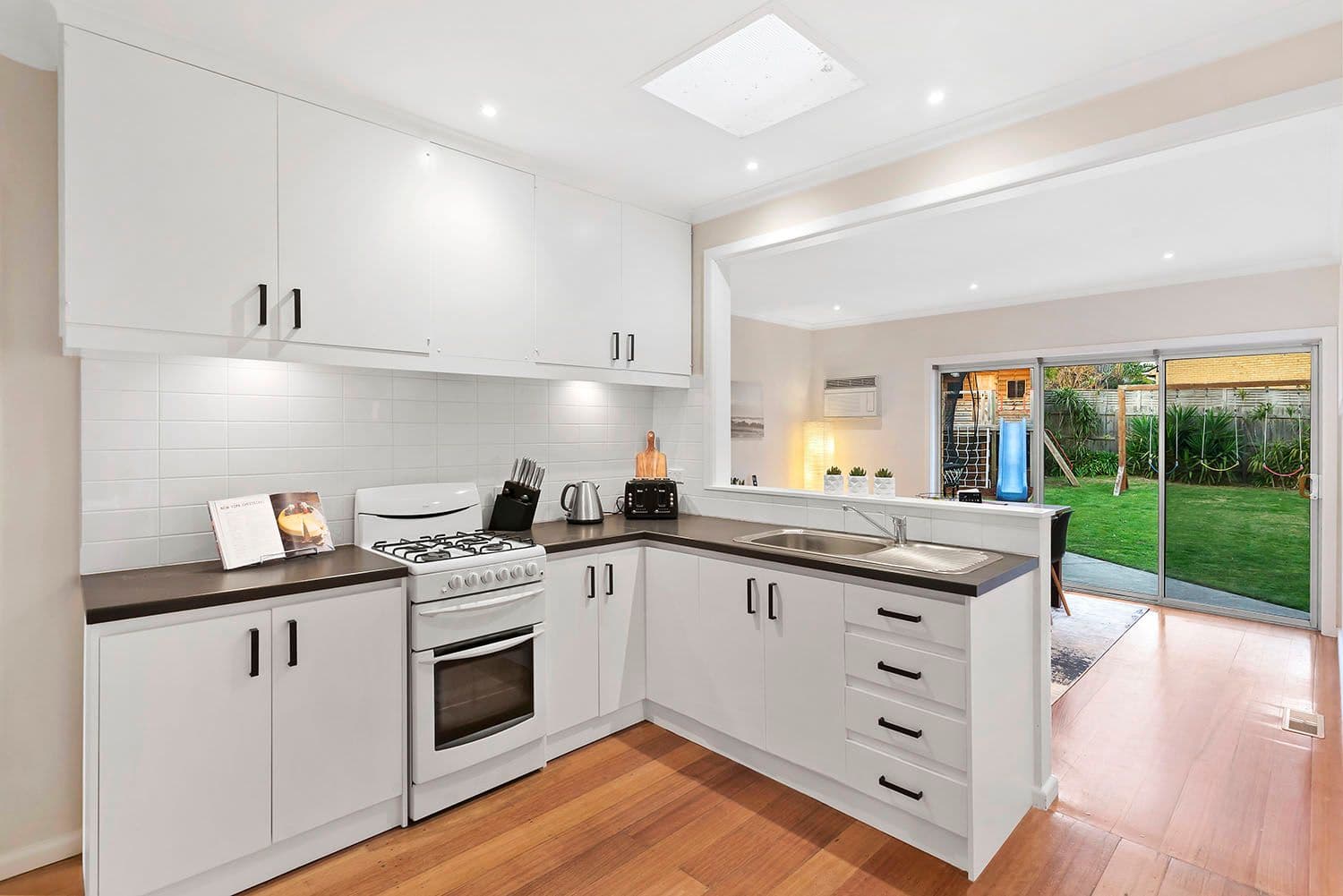 22 Regent Parade, Cheltenham VIC 3192, Cheltenham - Thumbnail 5