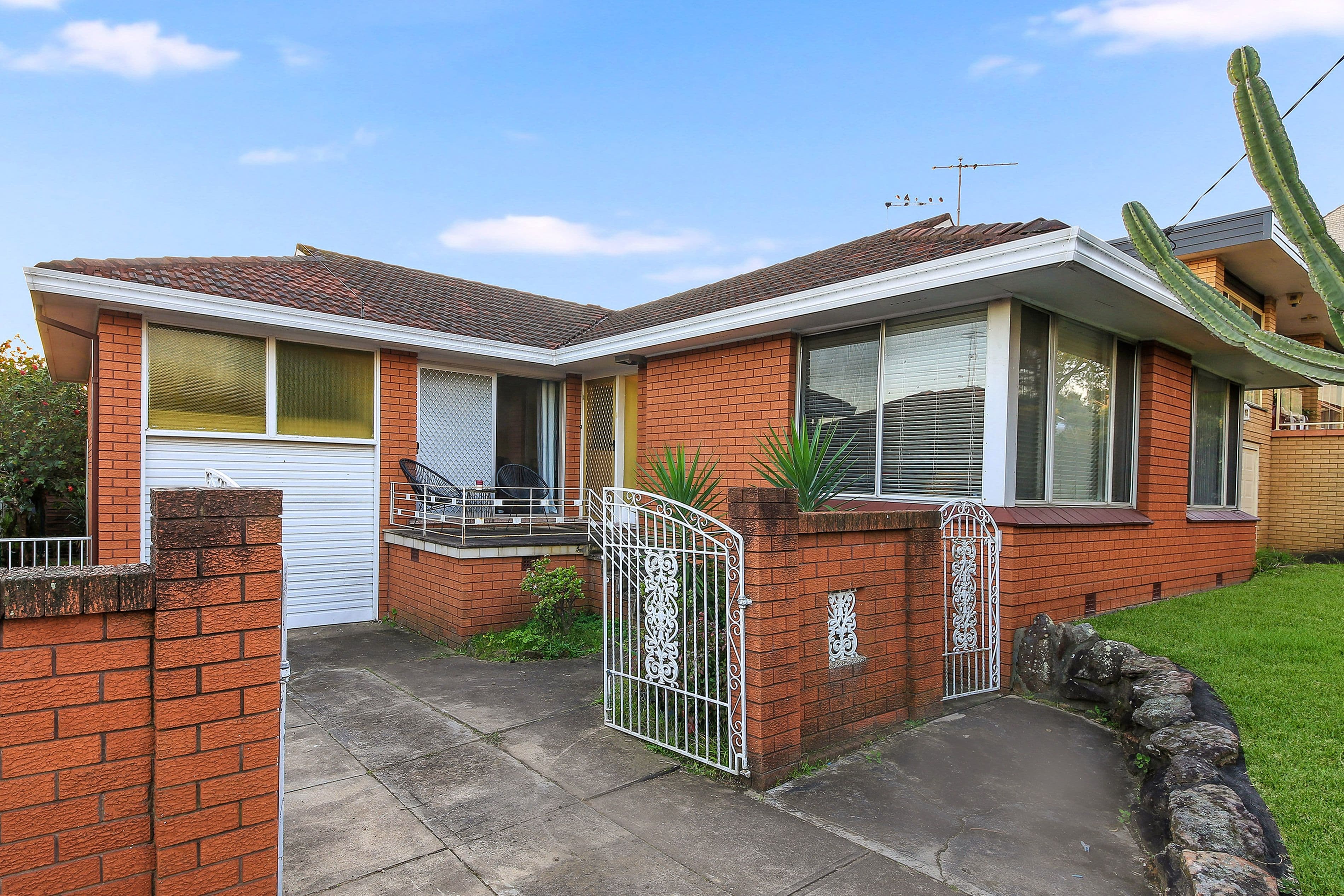 9 Saric Avenue, Georges Hall NSW 2198, Georges Hall - Image 1