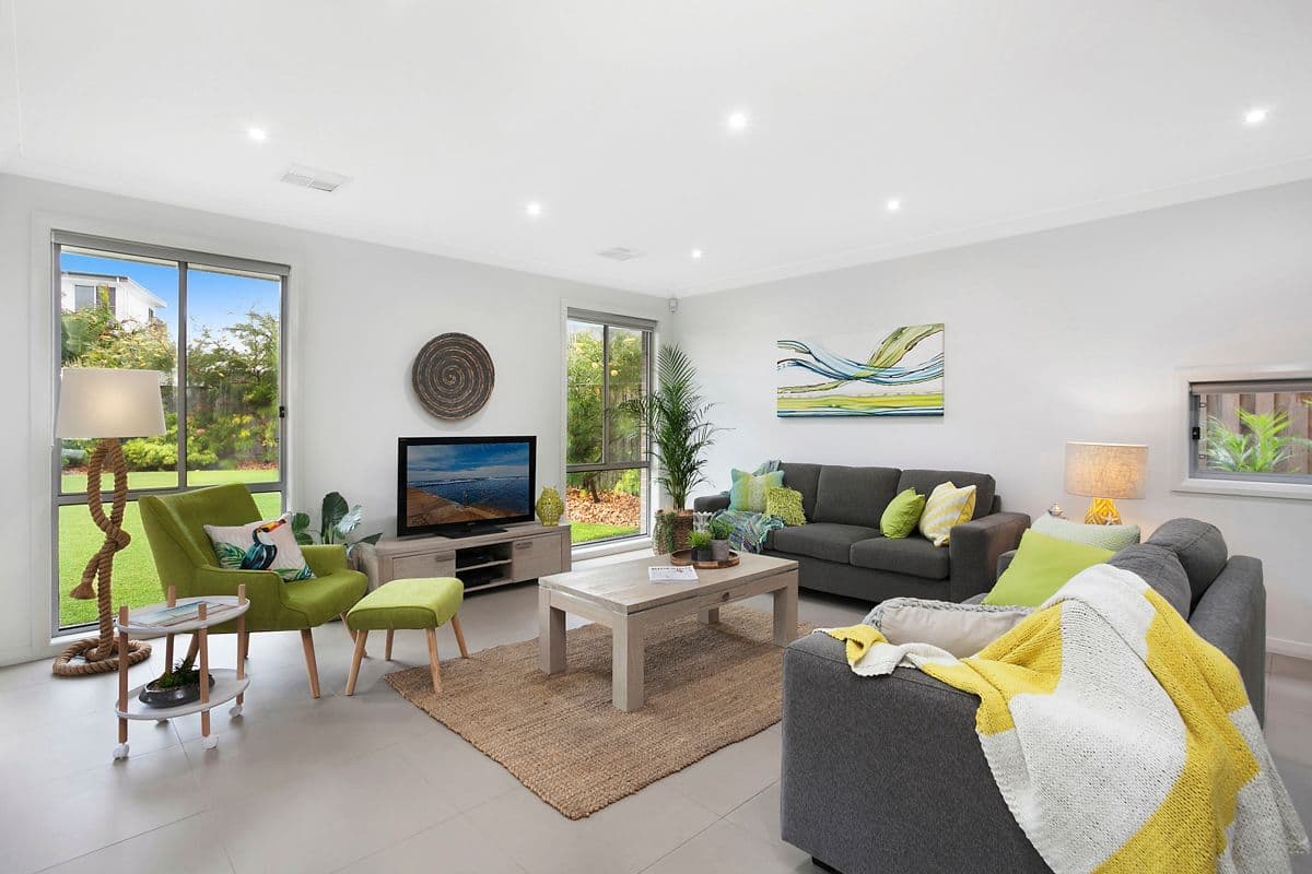 16 Whitehaven Street, Greenhills Beach - Thumbnail 2