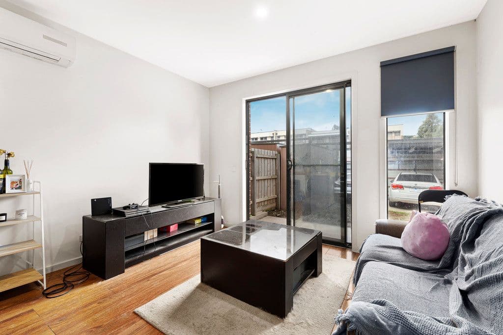 73 Copernicus Crescent, Bundoora VIC 3083, Bundoora - Thumbnail 2