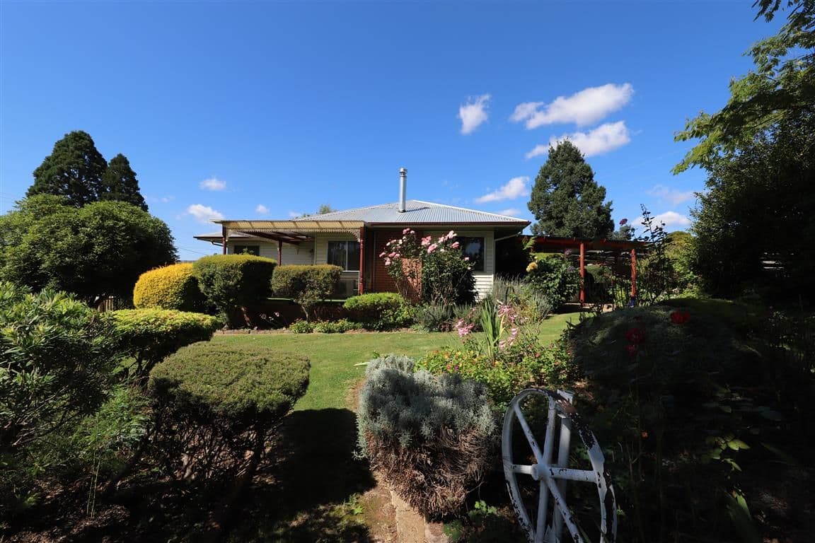 1 Banksia Avenue, Batlow NSW 2730, Batlow - Image 1